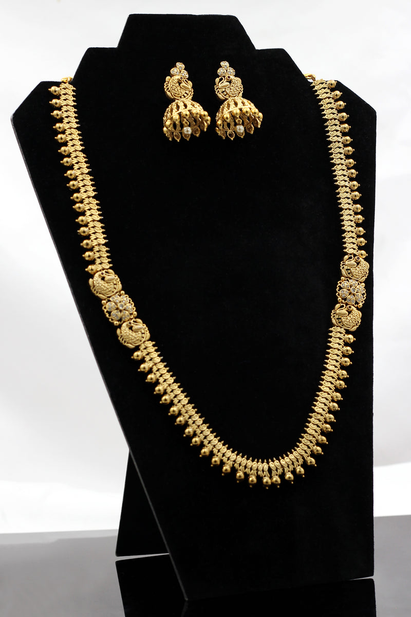 Glittering Gold-Polished Temple Jewelry Necklace Set with Jhumka