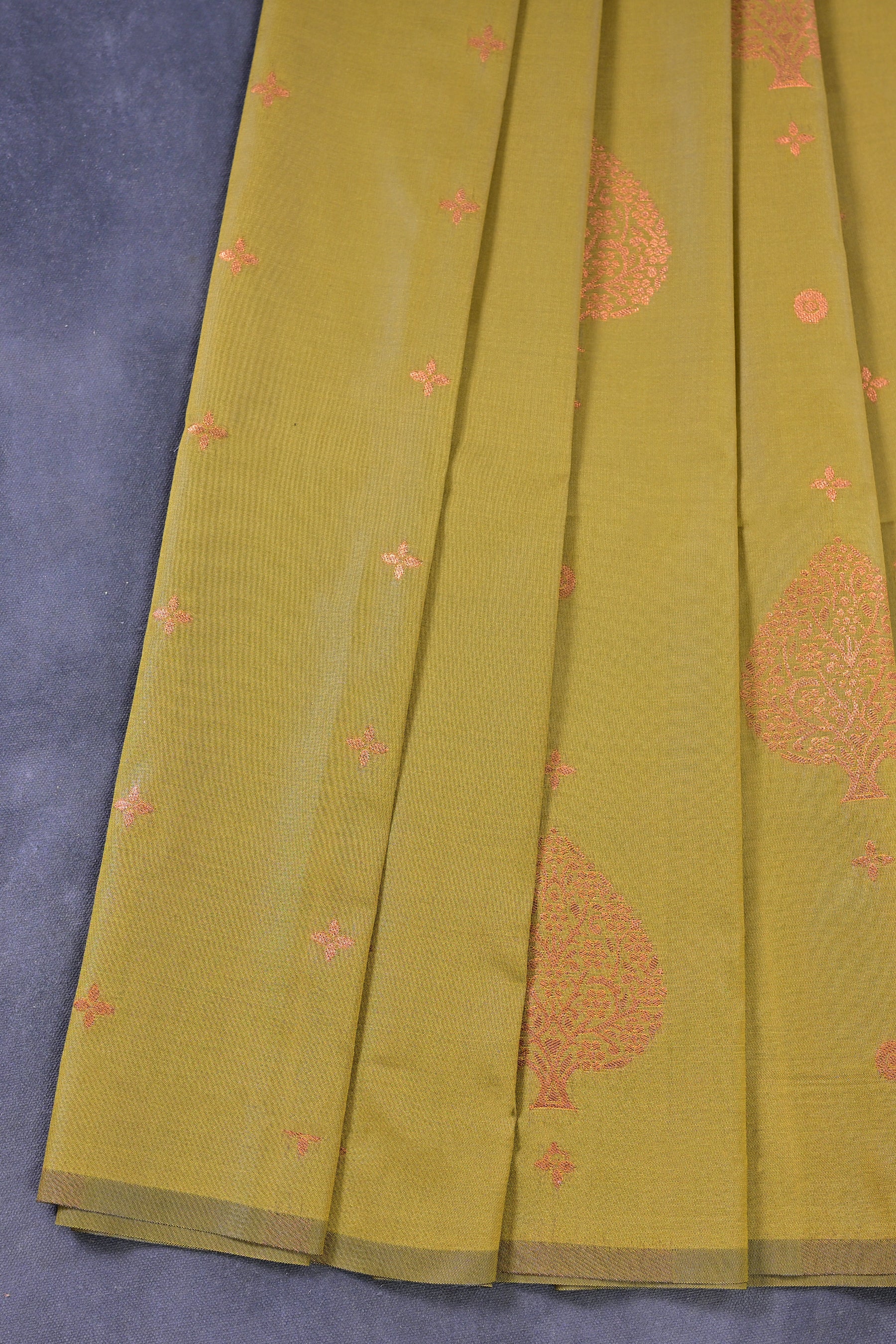 Regal Kanchipuram Semi-Silk Saree - Borderless Design with Heavy Pallu