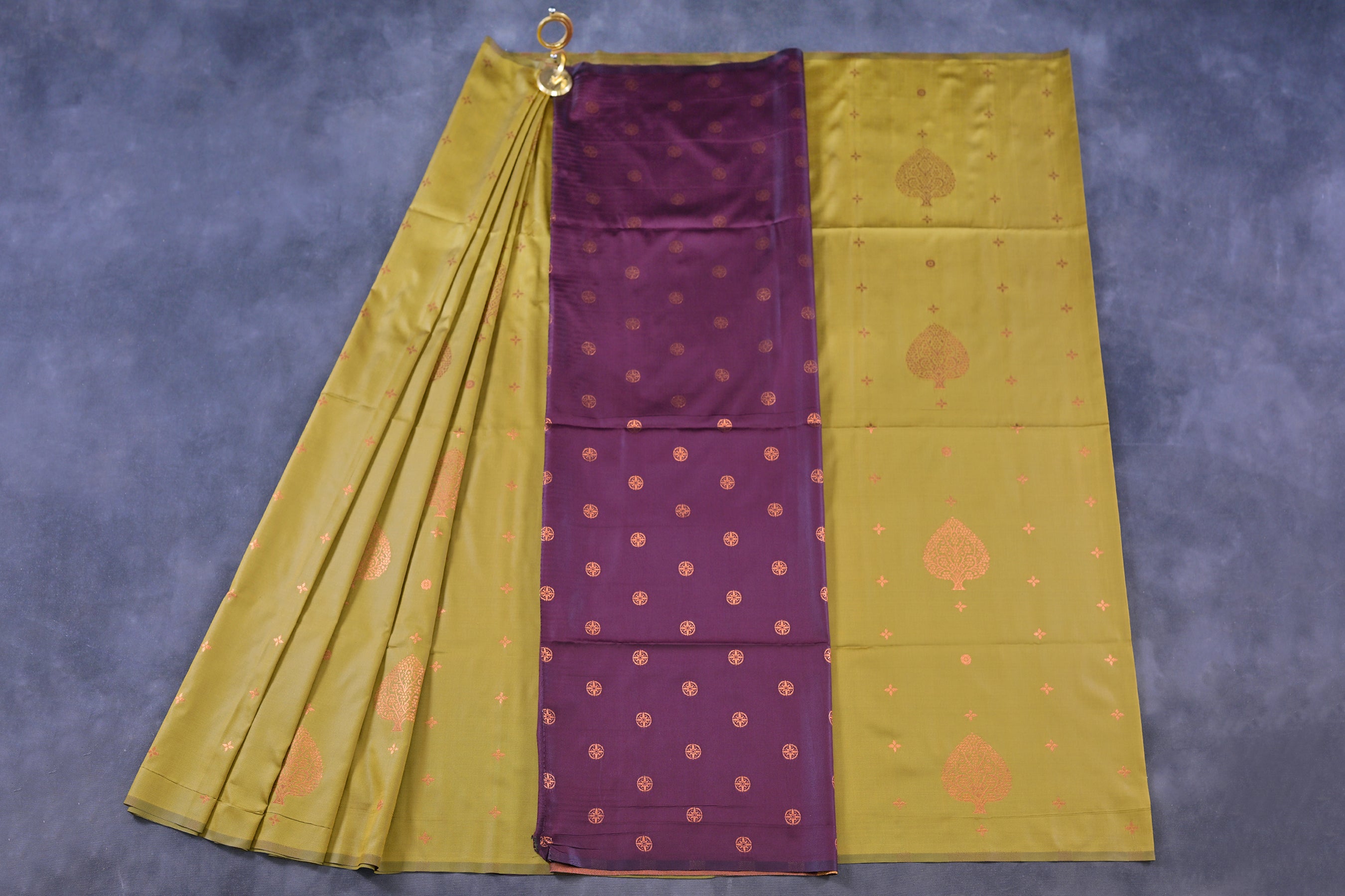 Regal Kanchipuram Semi-Silk Saree - Borderless Design with Heavy Pallu