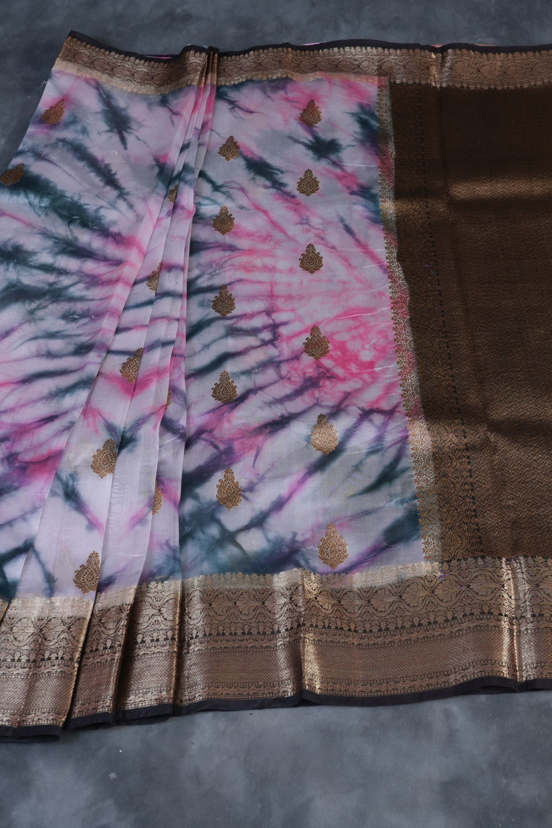 Elegant Shibori Print Kora Silk Saree - Tradition Meets Trend