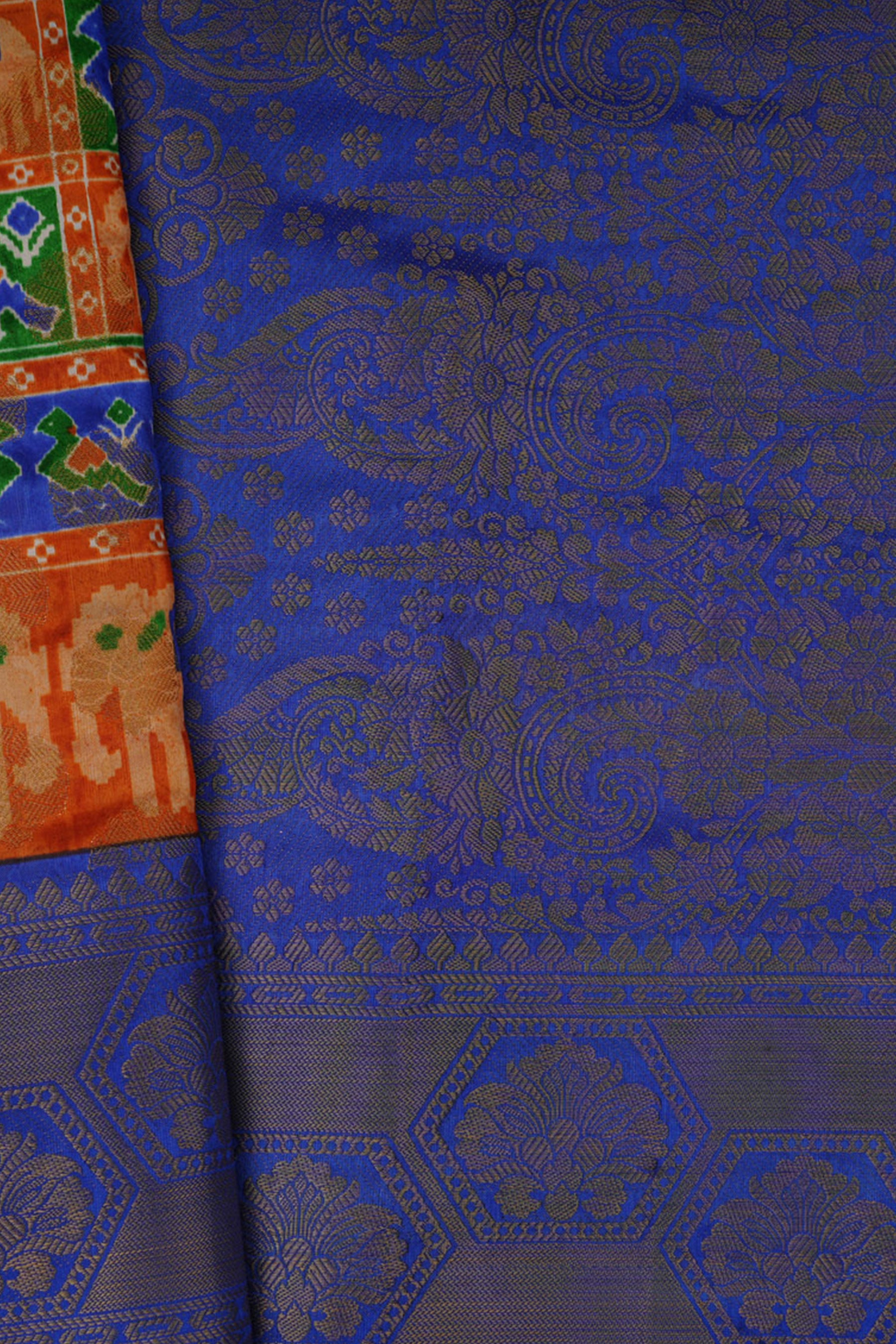 Exquisite Ikkat Silk Saree with Pochampally Ikkat Weaving