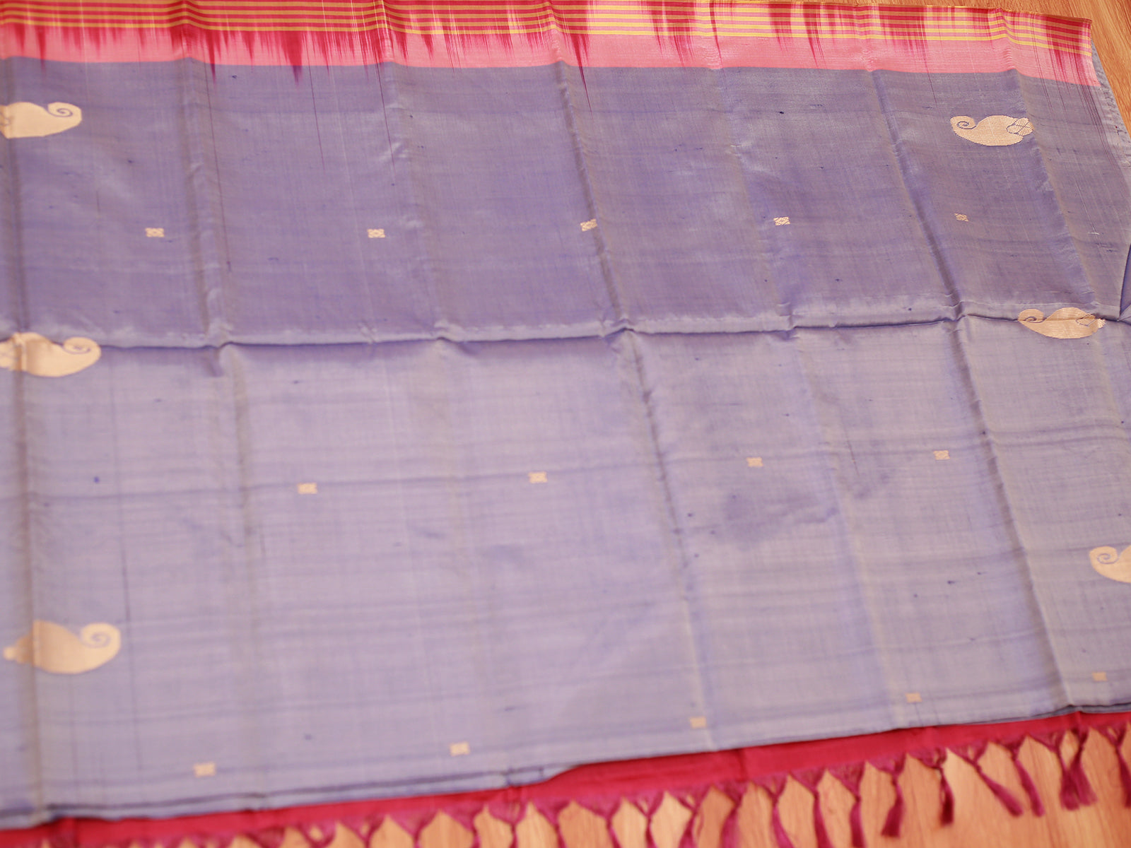 Hand Woven Vibrant And Mild Colour VAALAI Pattu Sarees