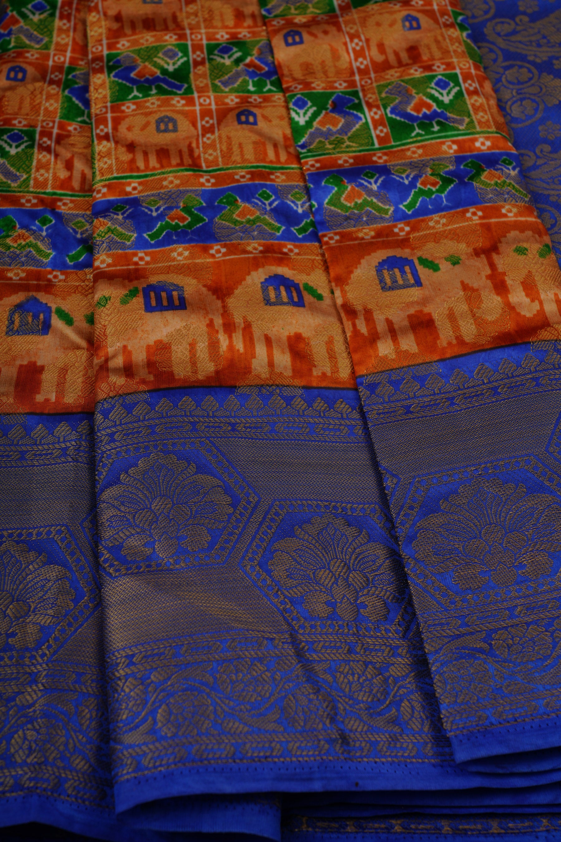 Exquisite Ikkat Silk Saree with Pochampally Ikkat Weaving