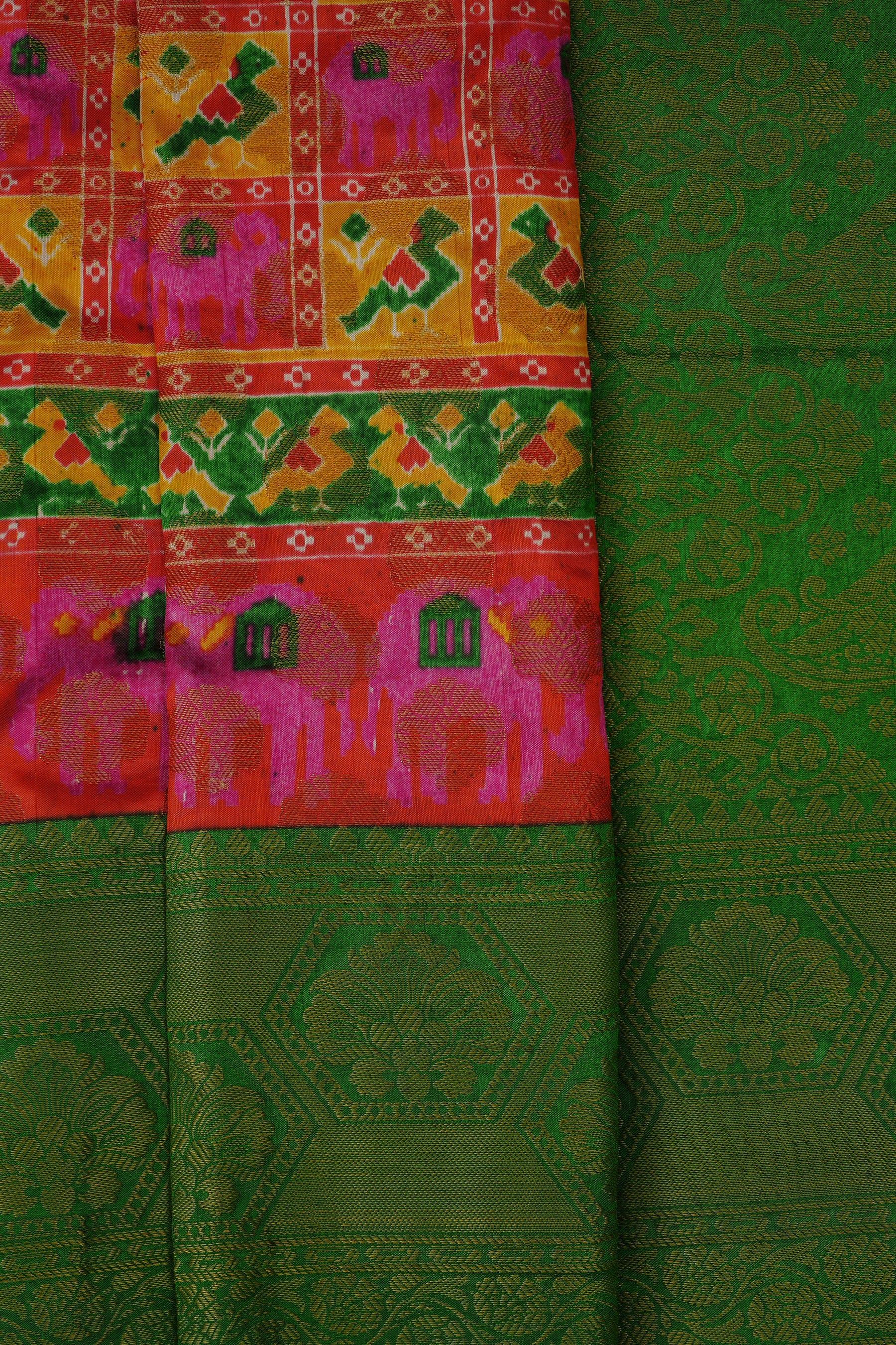 Elegant Soft Pochampally Silk Saree with Ikkat Weave & Kanchi Borders