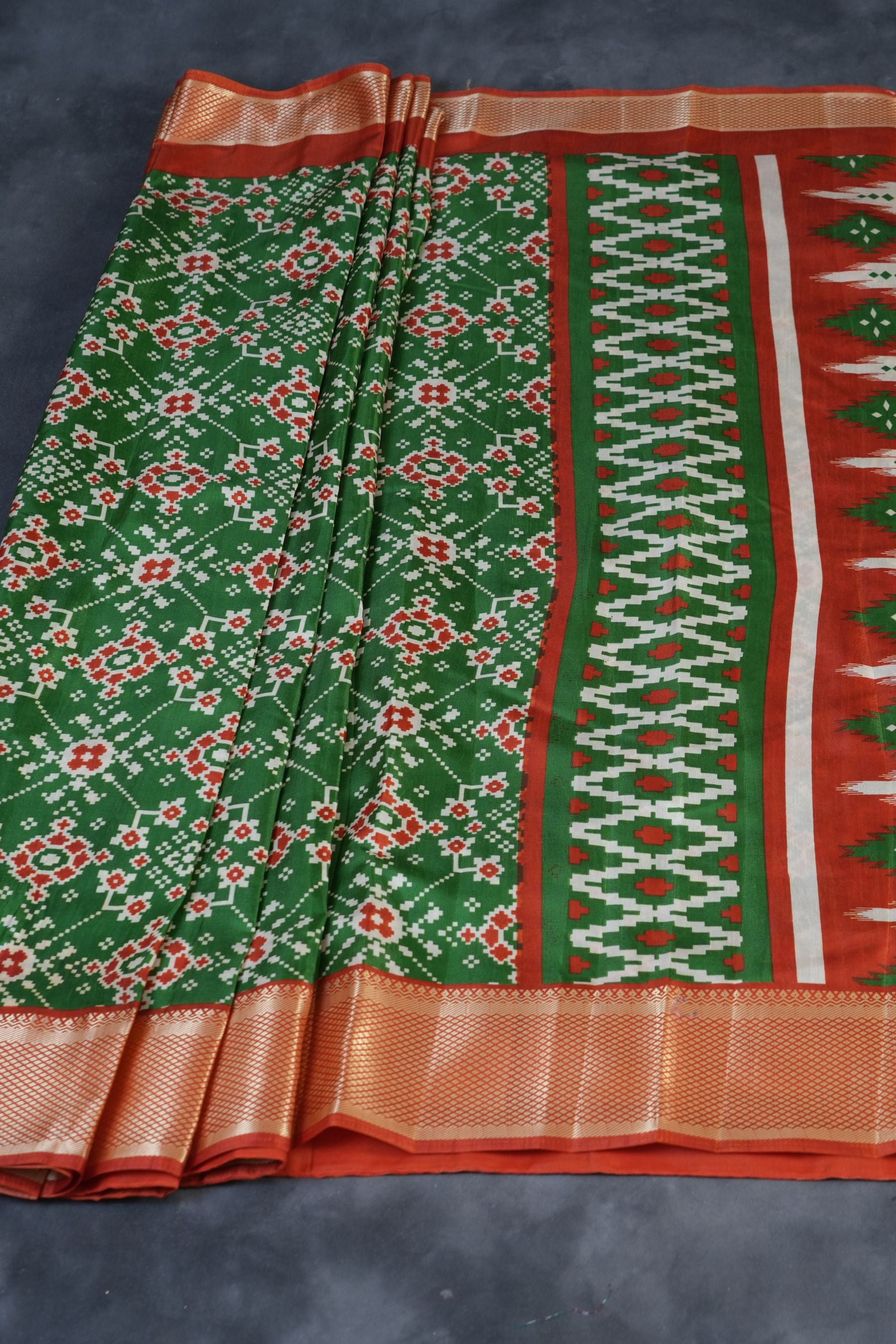 Exquisite Kanchipuram Semi Silk Ikkat Saree & Complementary Blouse Piece