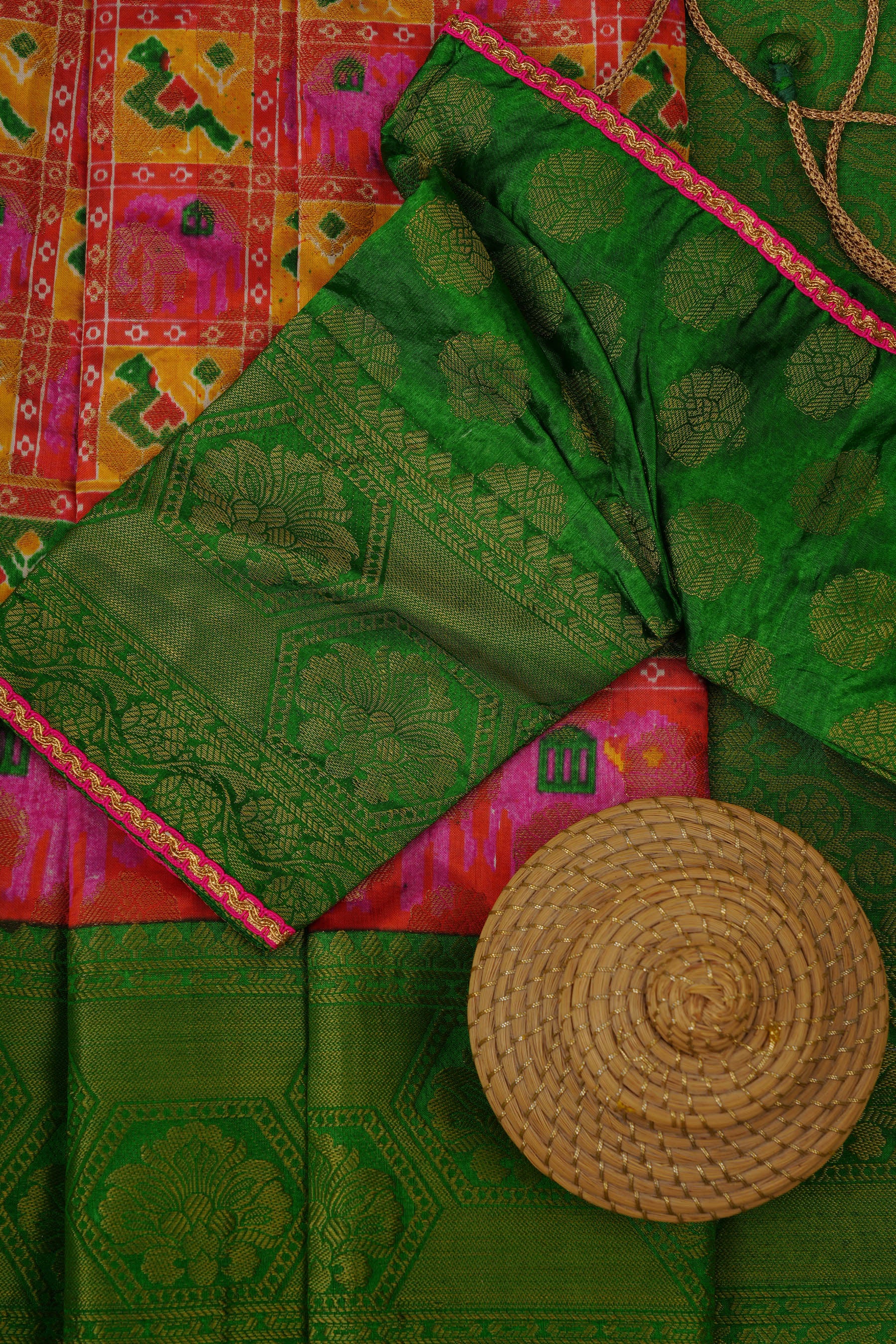 Elegant Soft Pochampally Silk Saree with Ikkat Weave & Kanchi Borders