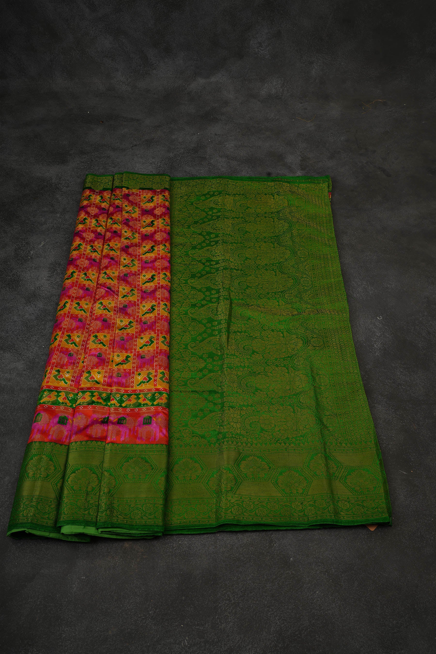 Elegant Soft Pochampally Silk Saree with Ikkat Weave & Kanchi Borders