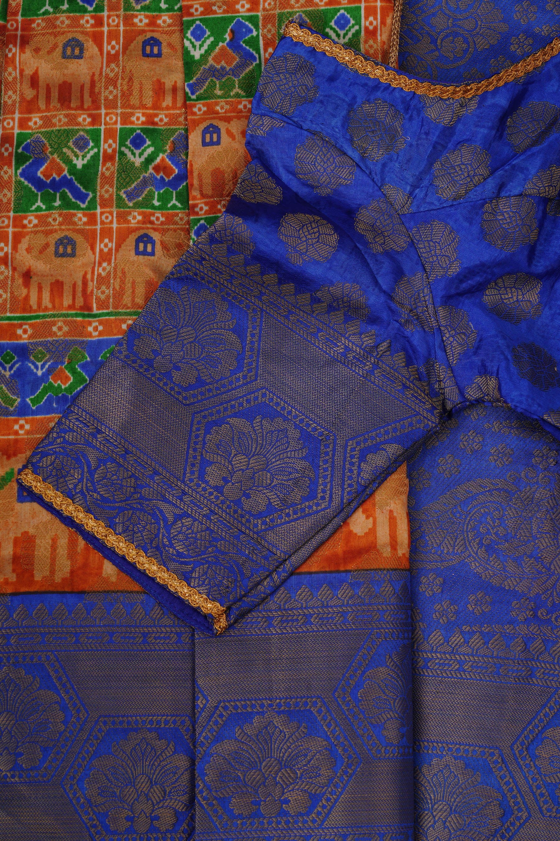 Exquisite Ikkat Silk Saree with Pochampally Ikkat Weaving