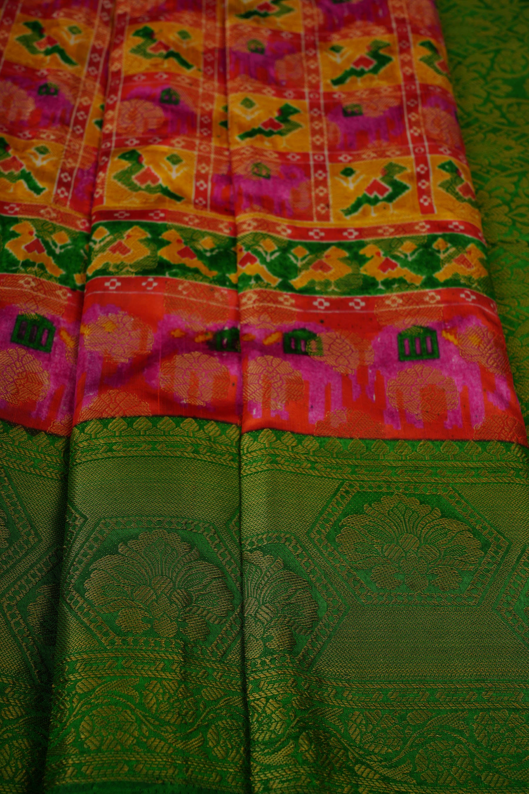 Elegant Soft Pochampally Silk Saree with Ikkat Weave & Kanchi Borders