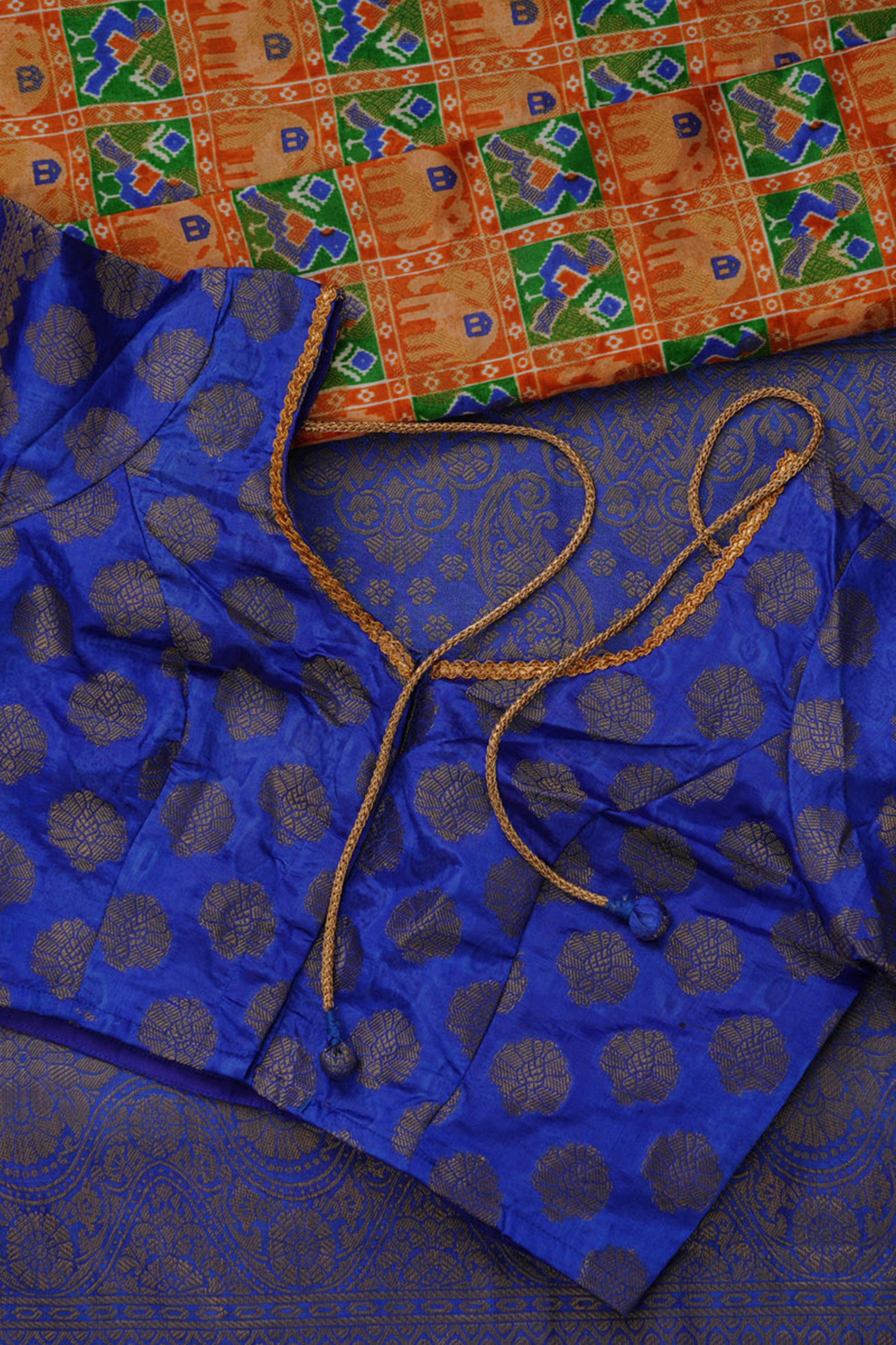 Exquisite Ikkat Silk Saree with Pochampally Ikkat Weaving