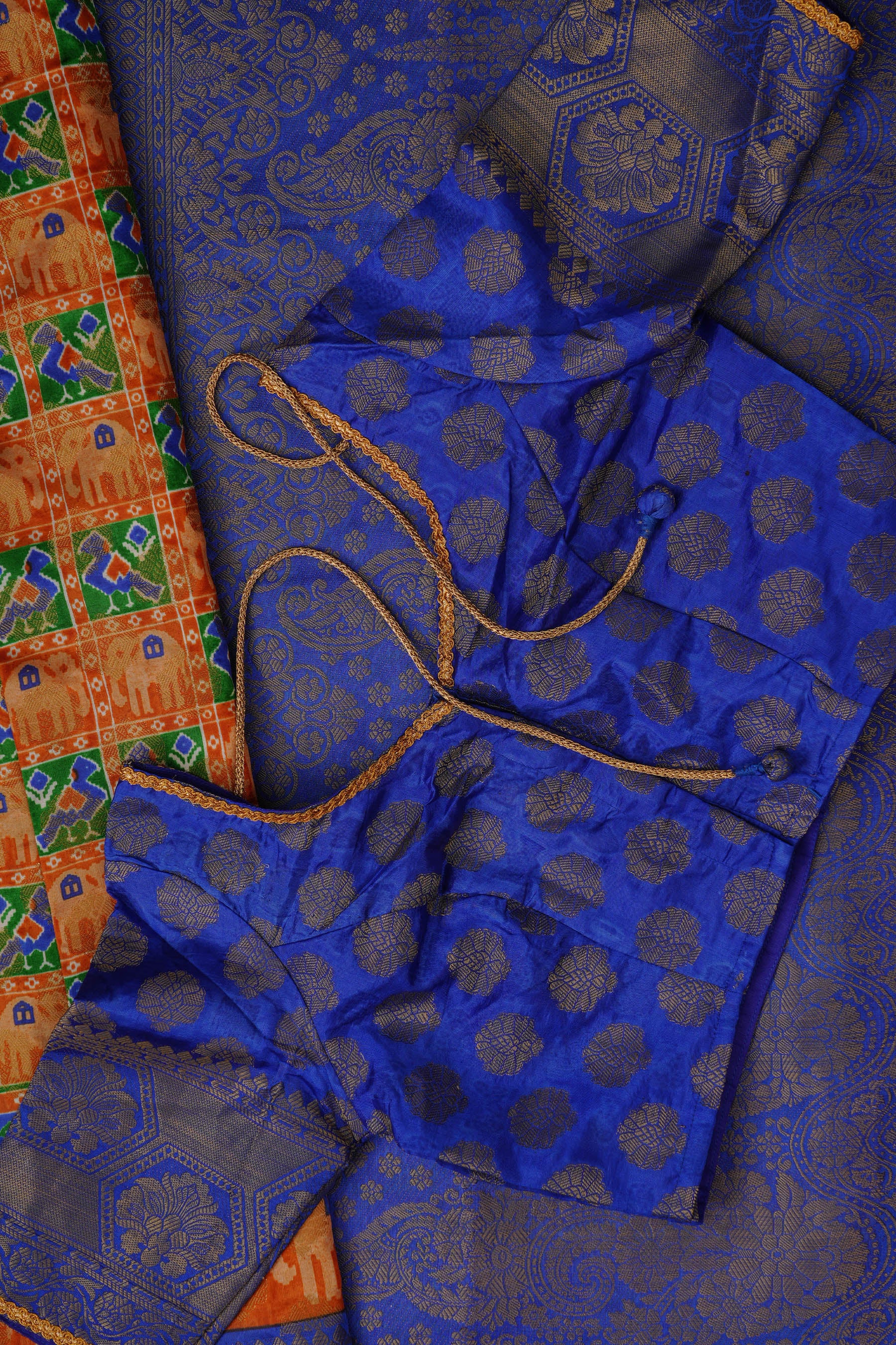 Exquisite Ikkat Silk Saree with Pochampally Ikkat Weaving