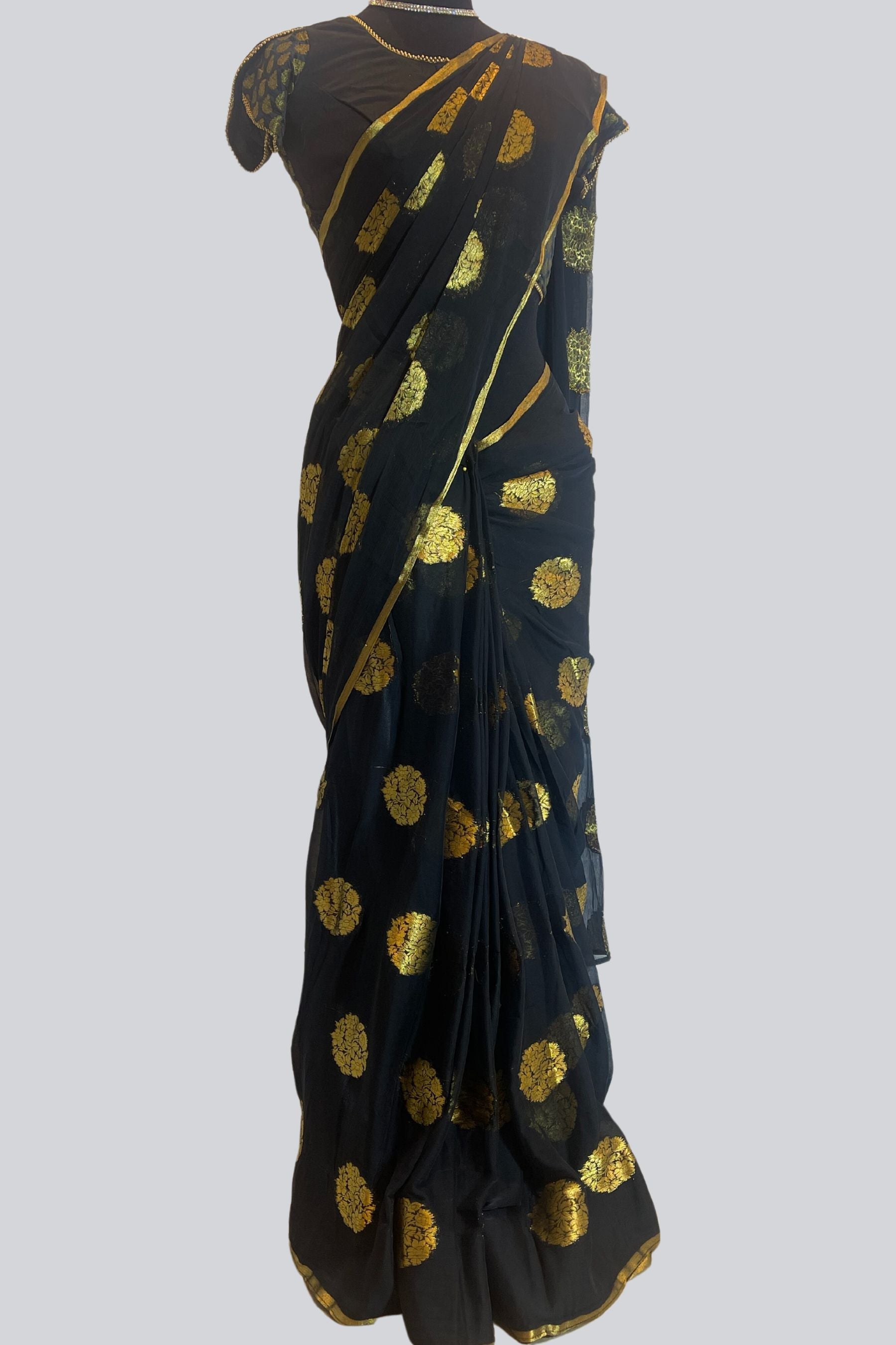 Lightweight Wrinkle Chiffon Saree with Gold Zari Buttes