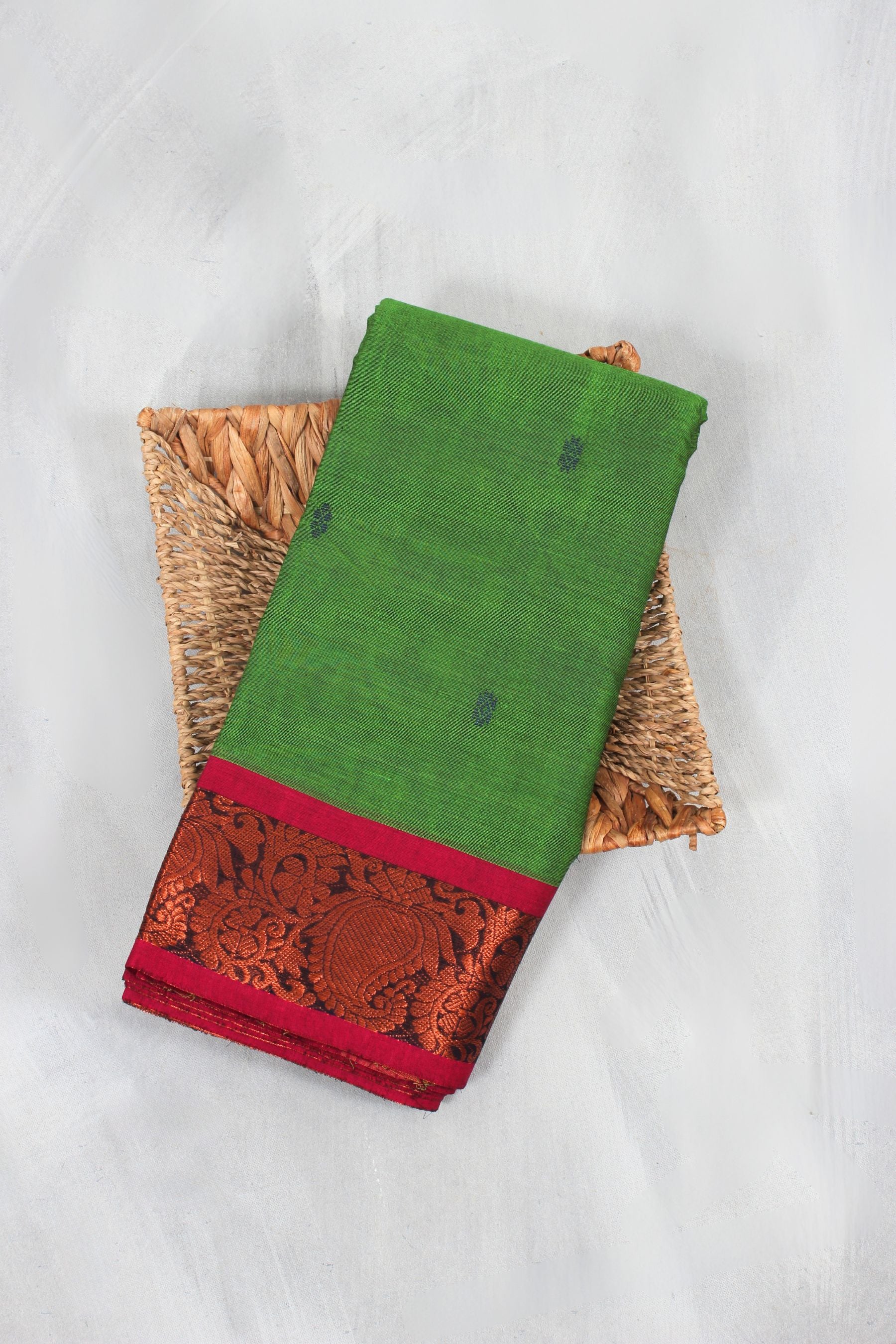 Classic 100% Cotton Saree with Elegant Line Pallu - Timeless Comfort