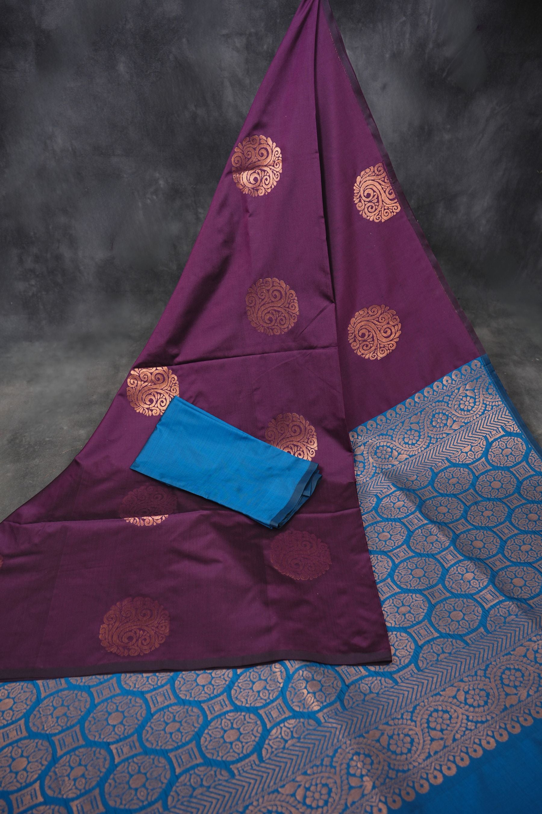 Handwoven Kanchipuram Blended Silk Saree: Traditional and Elegant