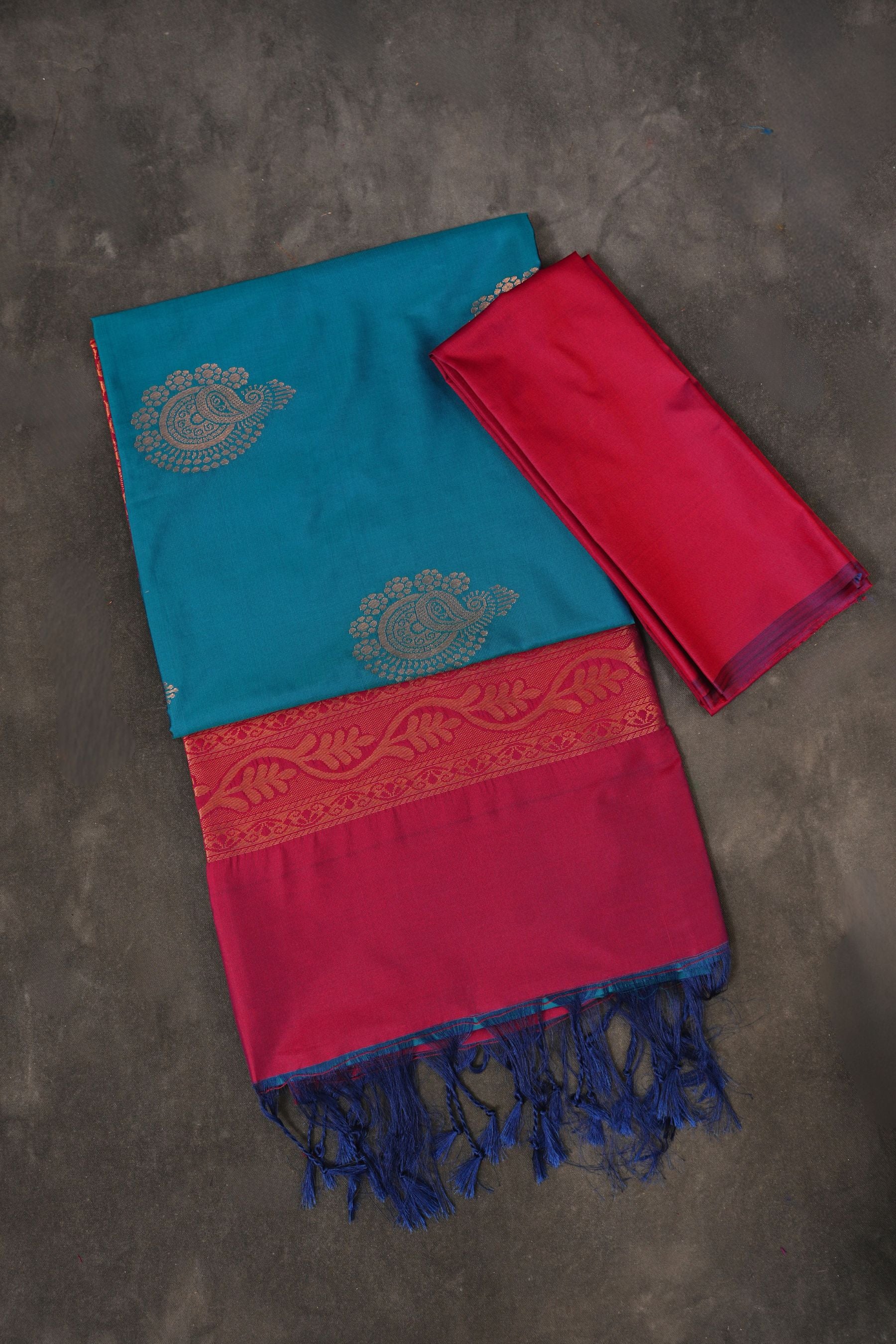 Elegant Borderless Handwoven Kanchipuram Blended Silk Saree