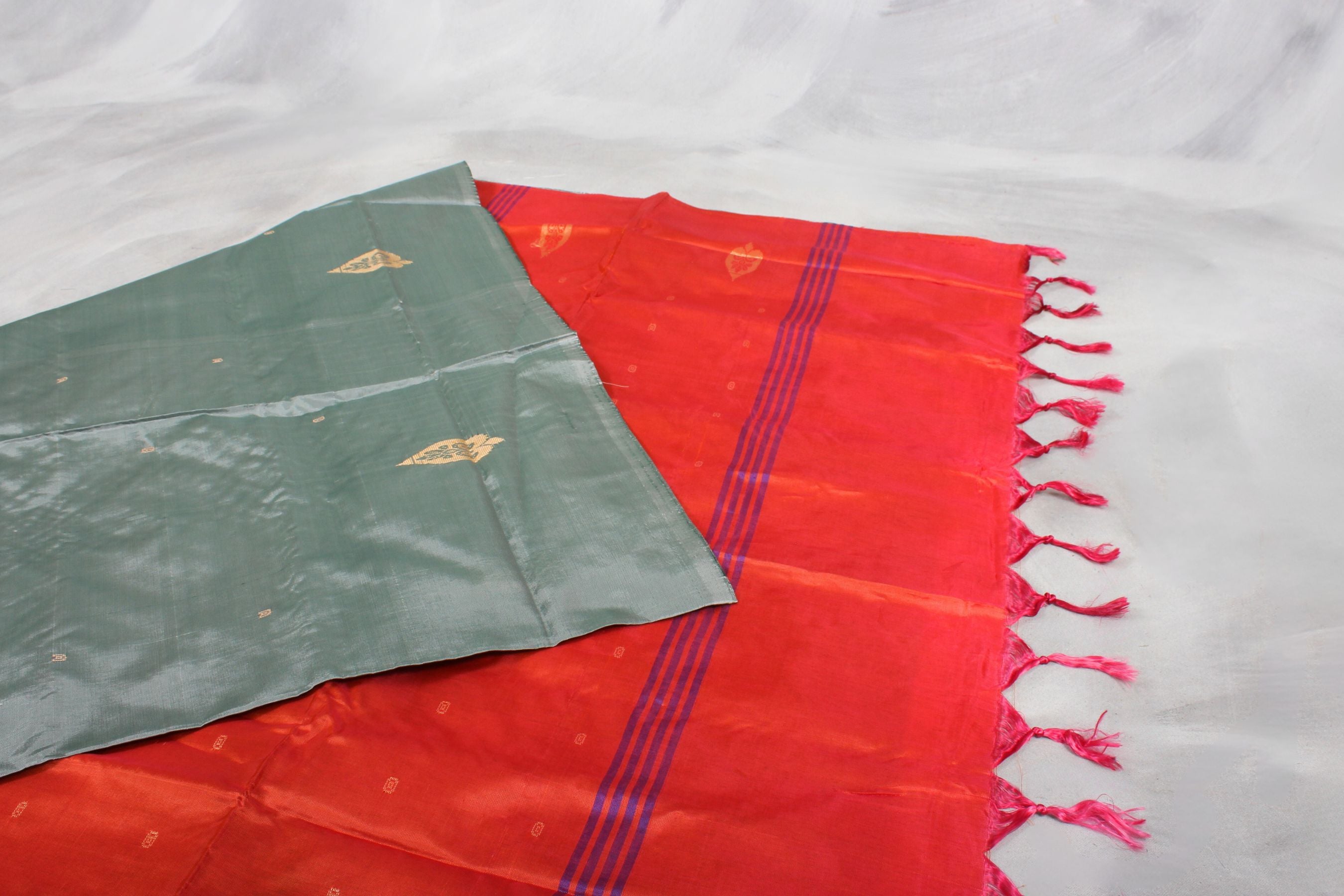 Eco-Chic Borderless Banana Pith Saree: Handwoven Sustainable Elegance Saree JCS Fashions