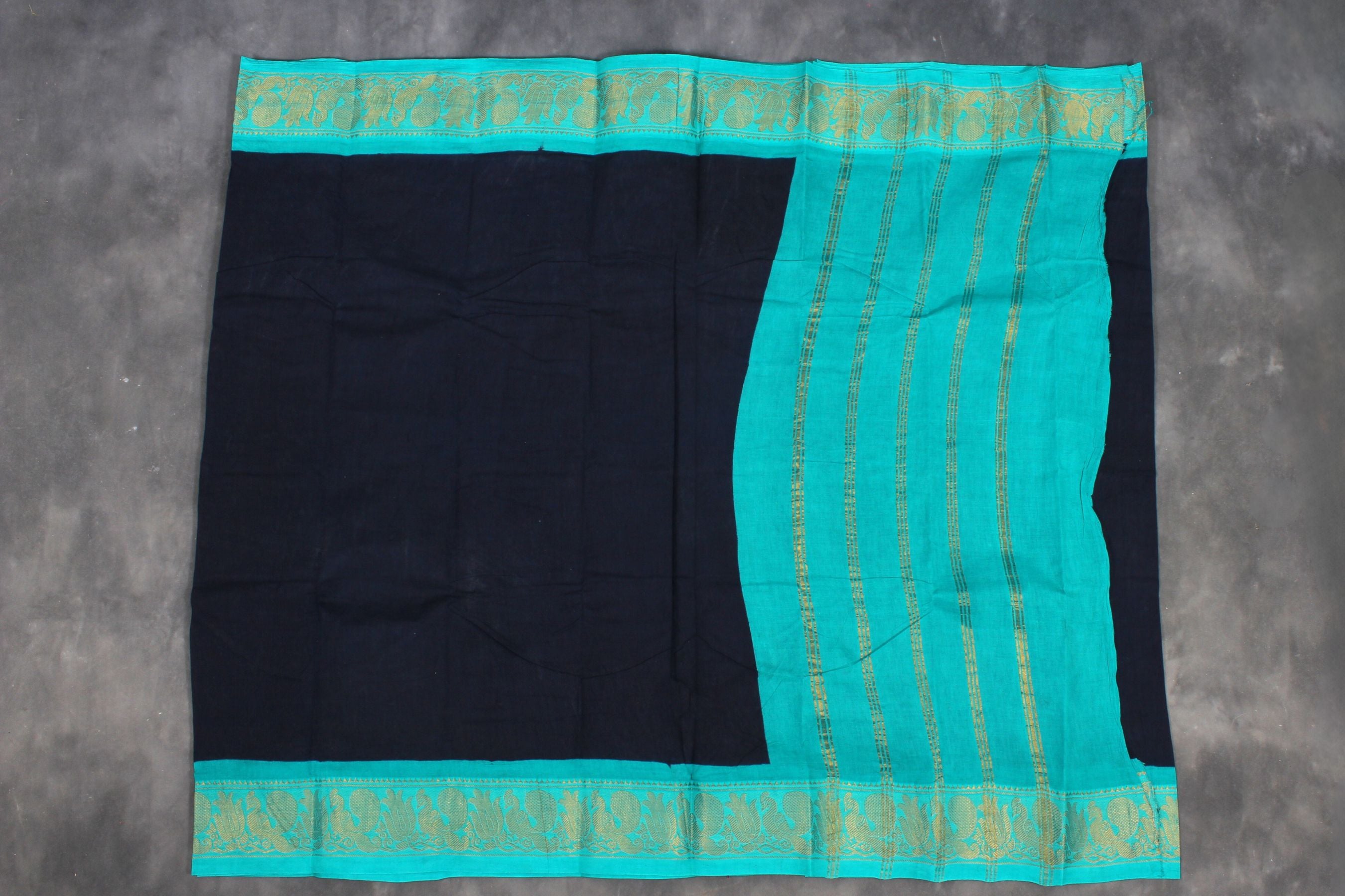 Traditional Elegance Madurai Sungudi Cotton Saree with Peacock Border