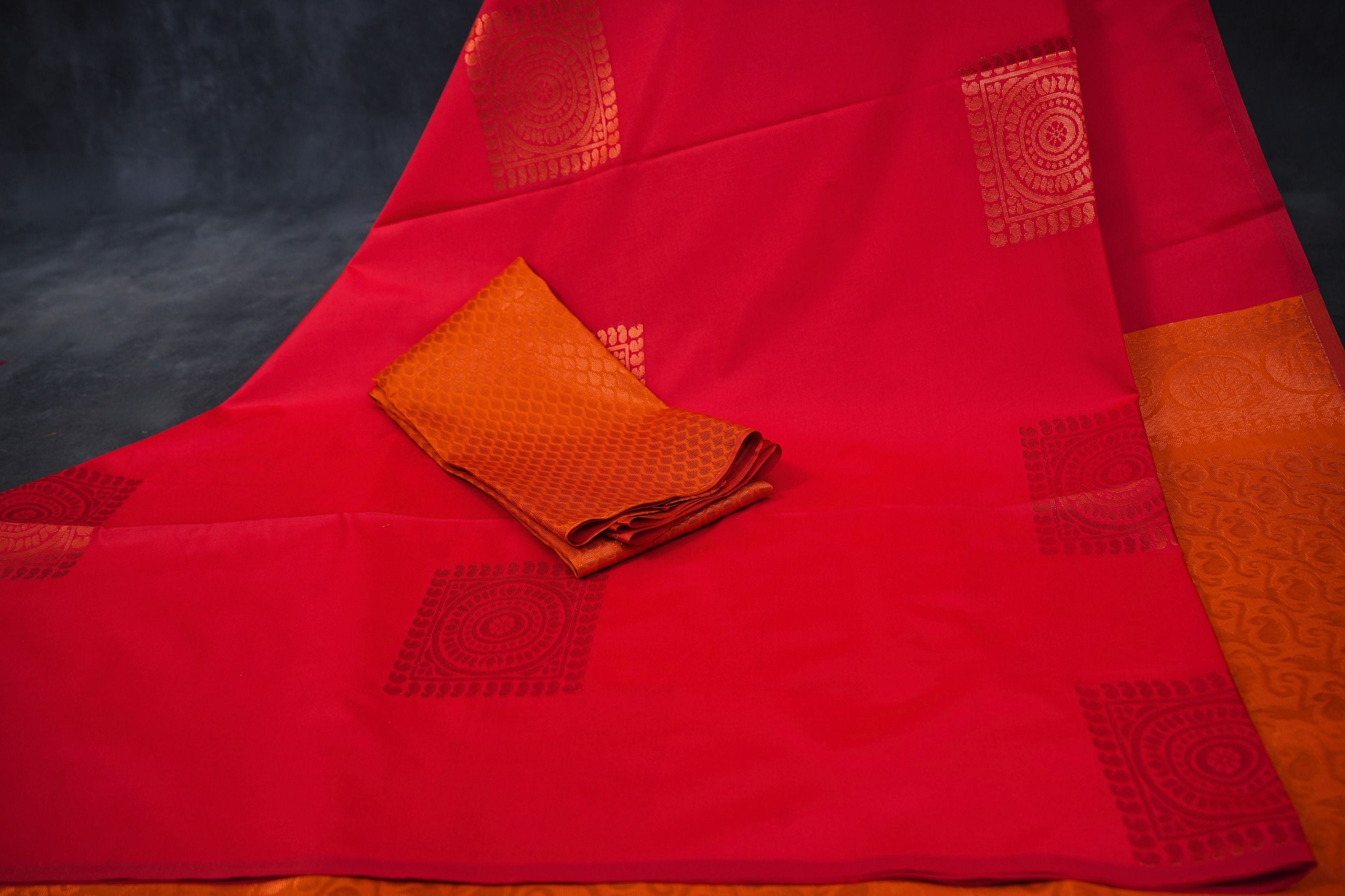 Kanchipuram Blended Silk Saree: Borderless Elegance for Timeless Style Saree JCS Fashions