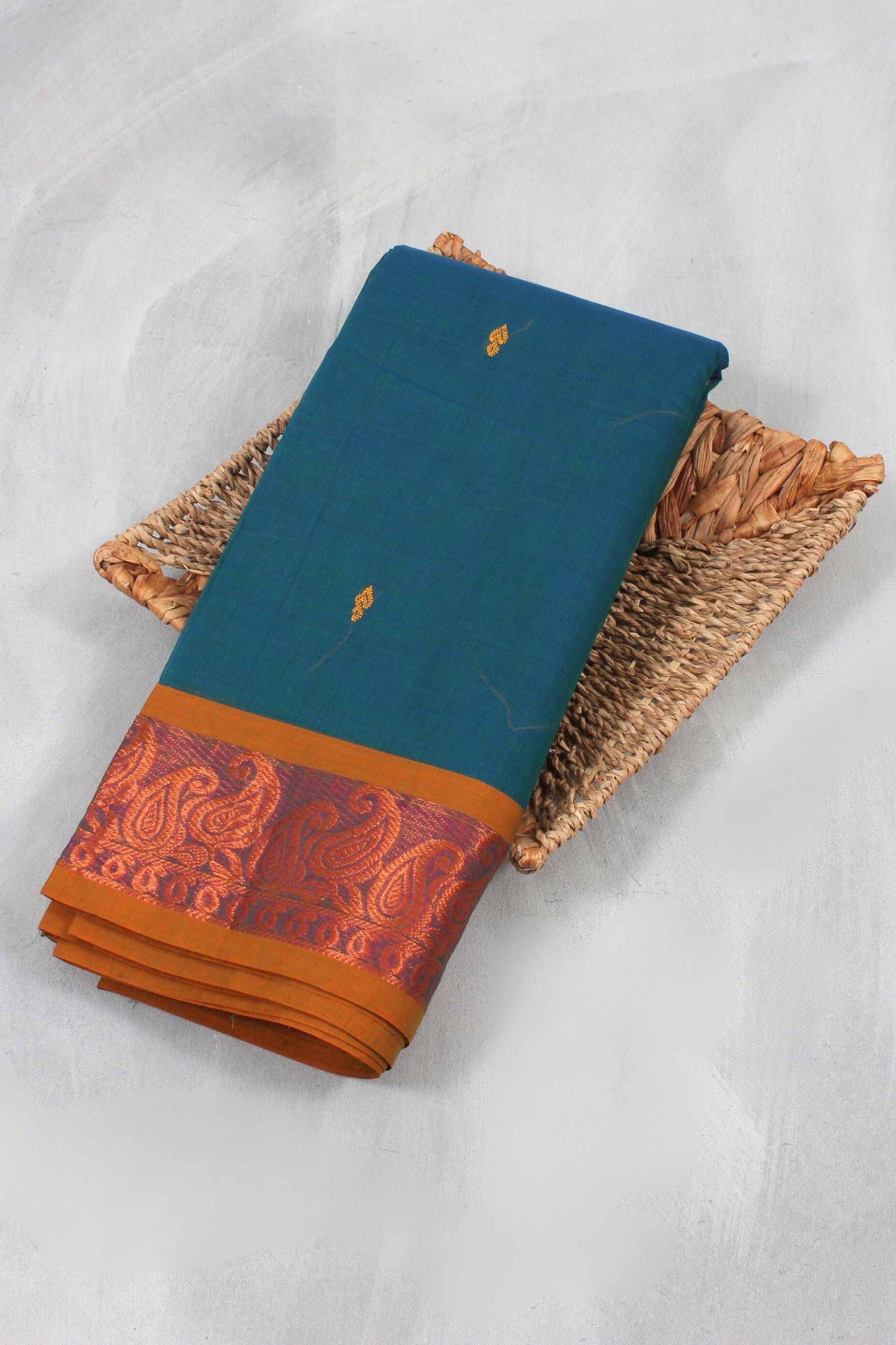 Elegant Saree Cotton with Line Pallu – Embrace Indian Tradition in Style