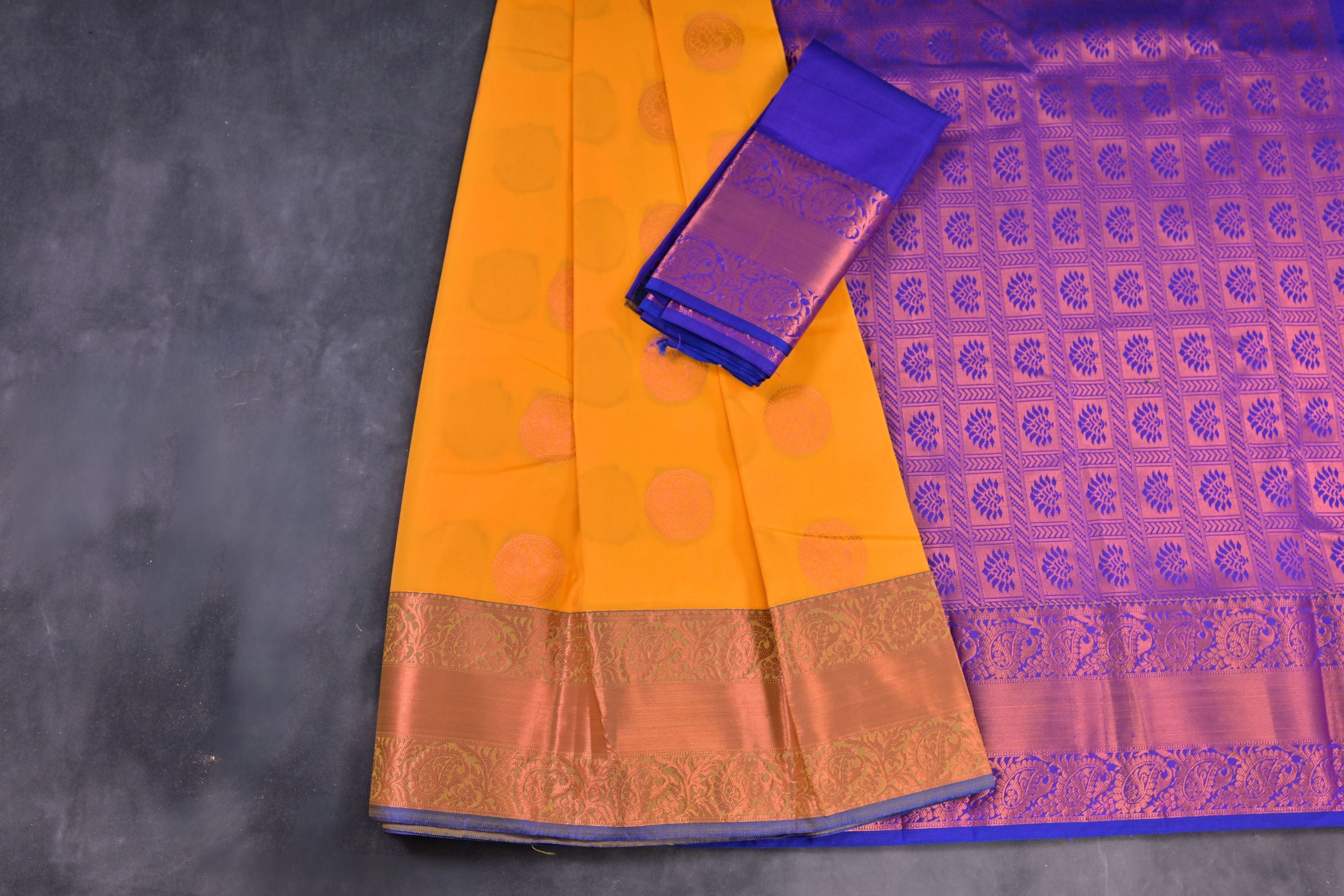 Copper Zari Saree with Peacock Motifs: Blend of Tradition and Elegance