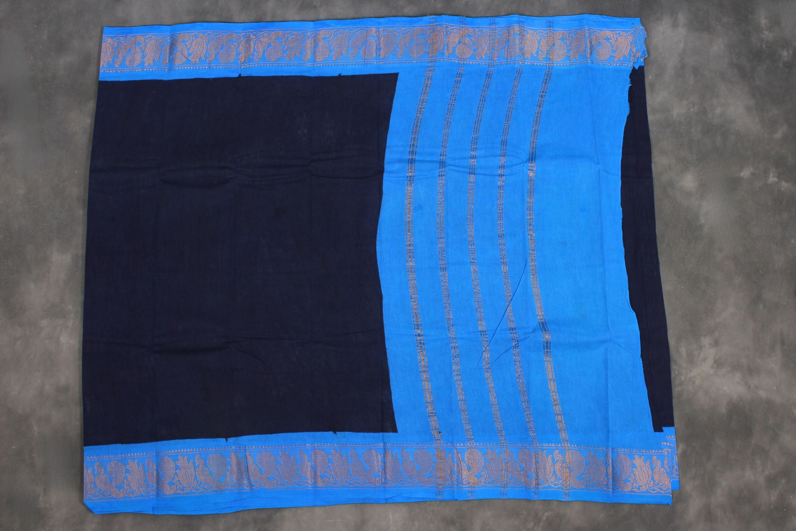 Authentic Madurai Sungudi Cotton Saree with Peacock Border - JCSFashions