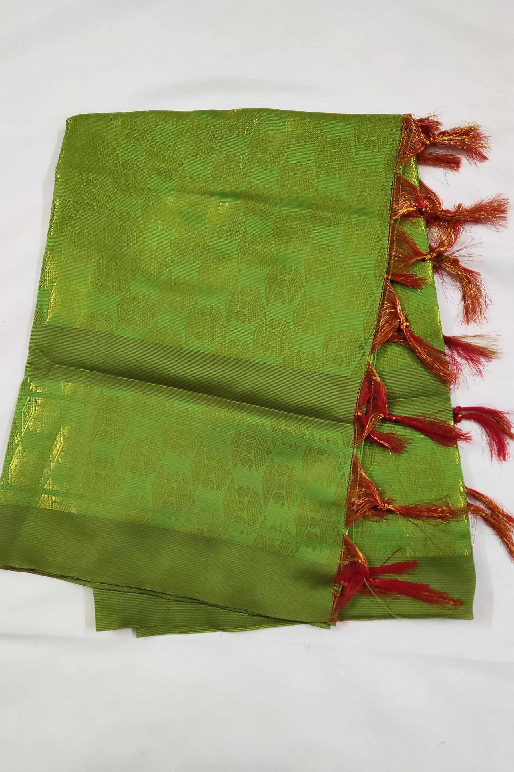 Elegant Ponnadai Shawl by JCSFashions - Blend of Tradition and Style Shawl JCS Fashions Light Green 2 meters