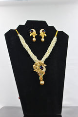 Diva's Gold-Plated Brass Jewelry Set with Pearls - Necklace and Earrings