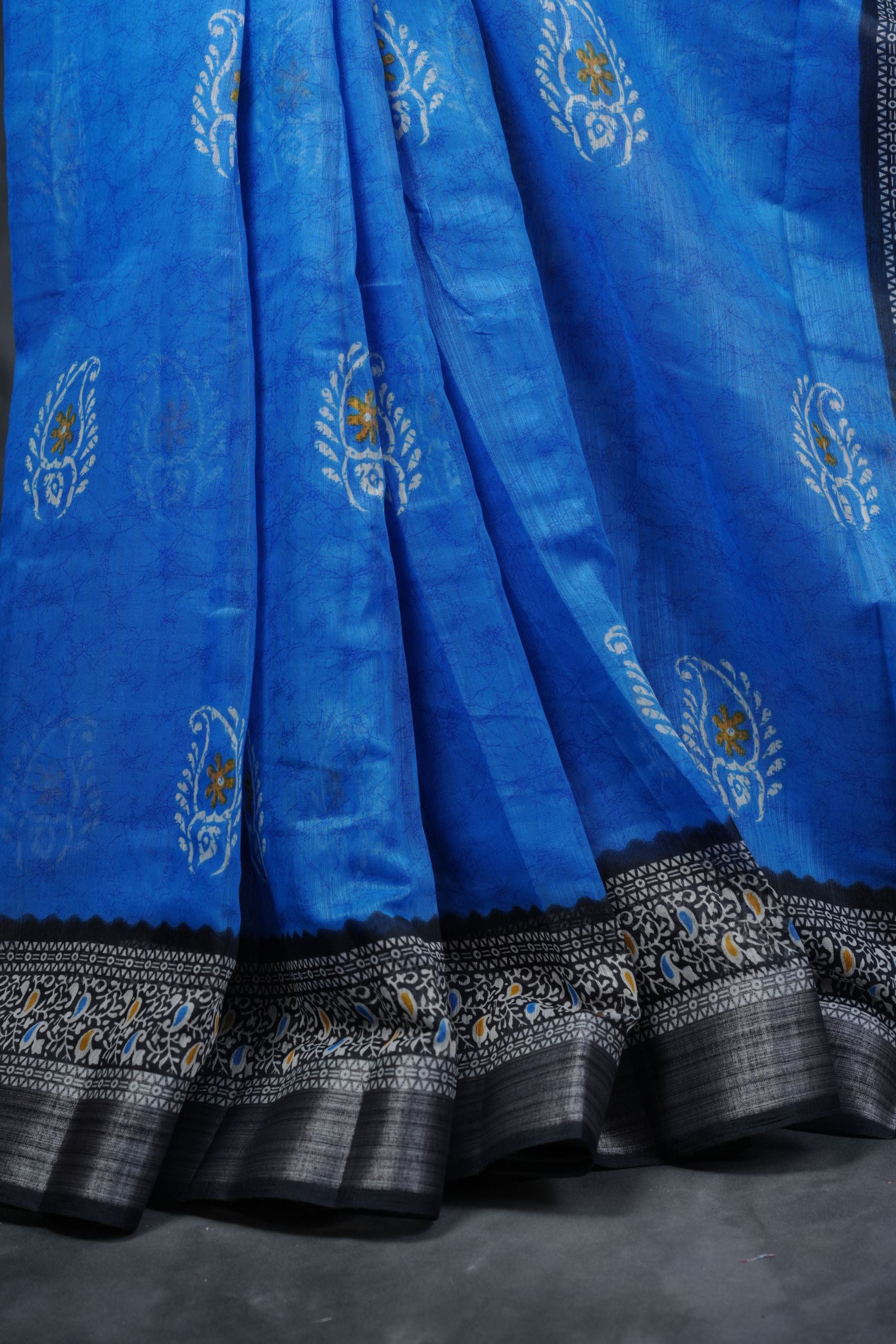 Soft Jute Sarees with Bhandini Prints & Elegant Kaddi Border – Shop Now!