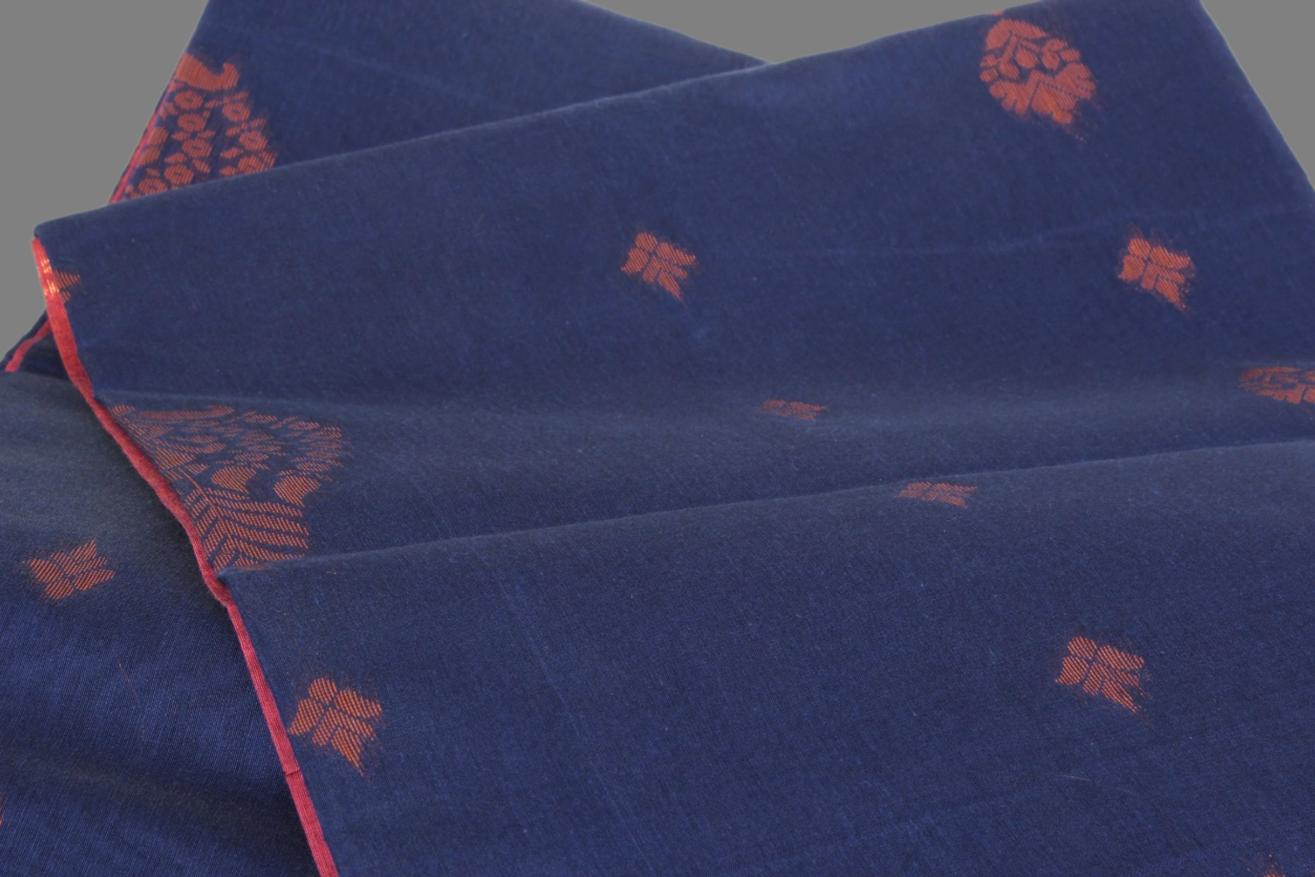 Exquisite Pure Silk-Cotton Saree: Lightweight Elegance with Large Motifs