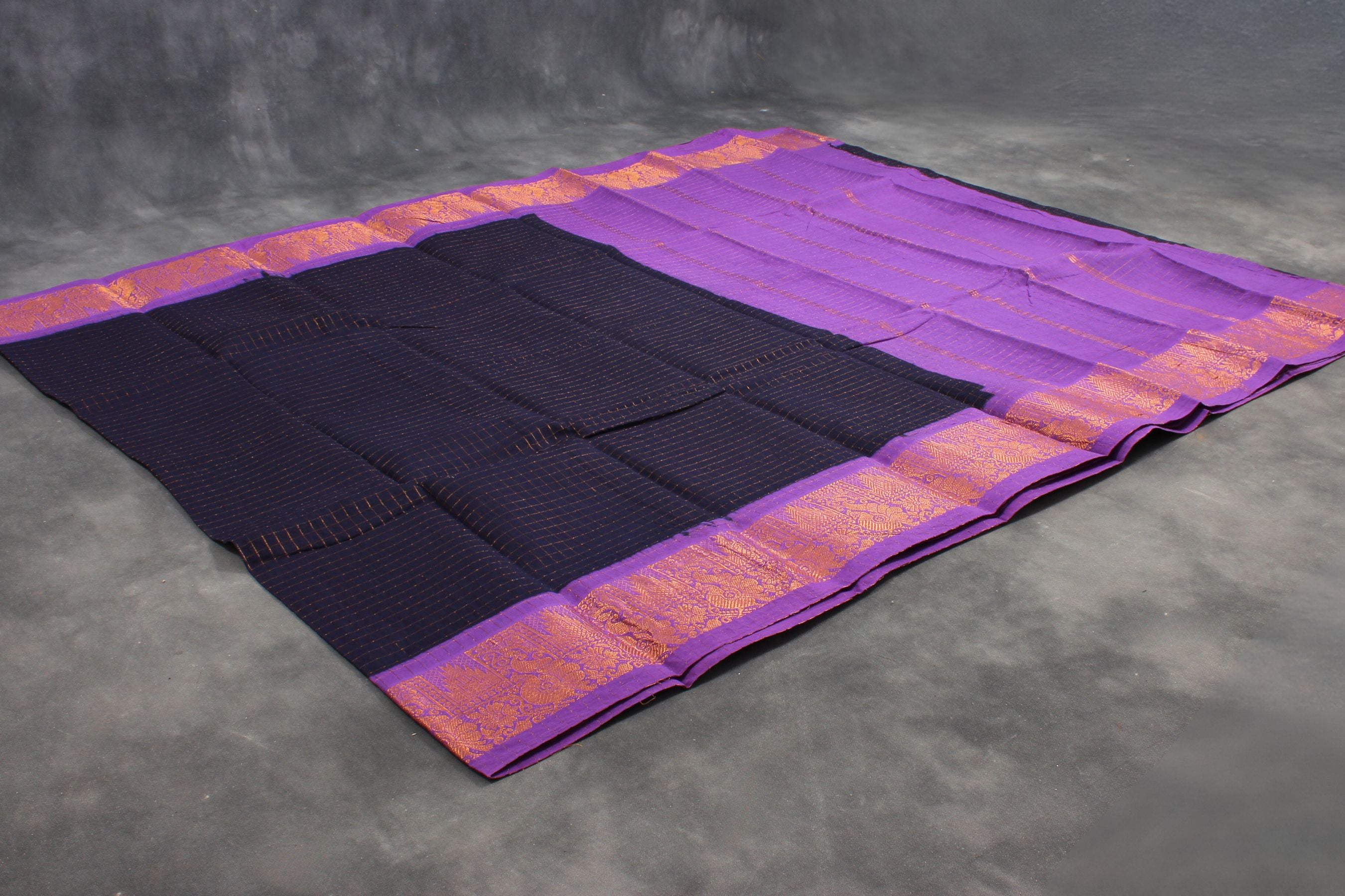 Madurai Sungudi Pure Cotton Saree with Zari Border – Traditional Elegance