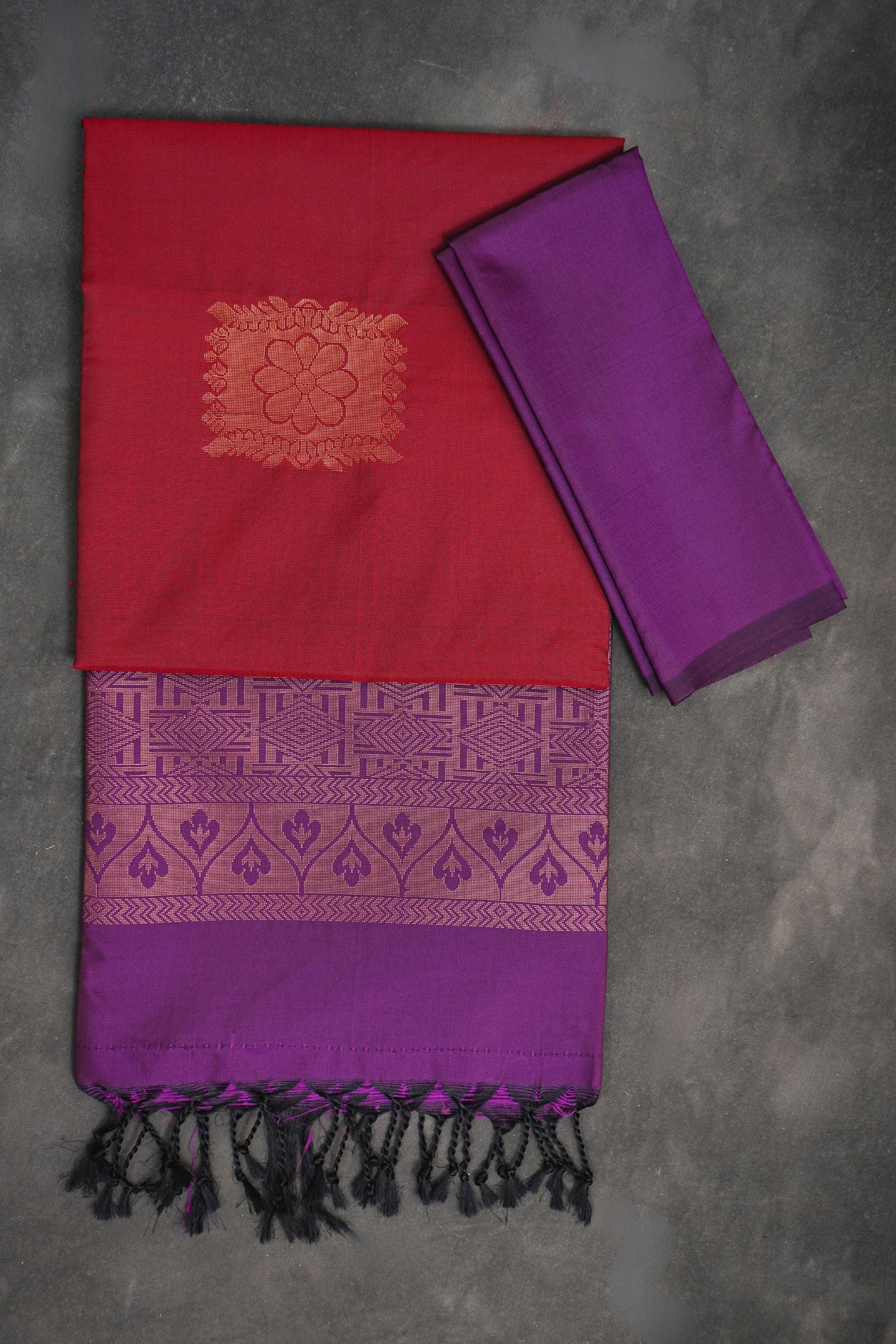 Elegant Kanchipuram Blended Silk Saree: Handwoven Traditional Chic