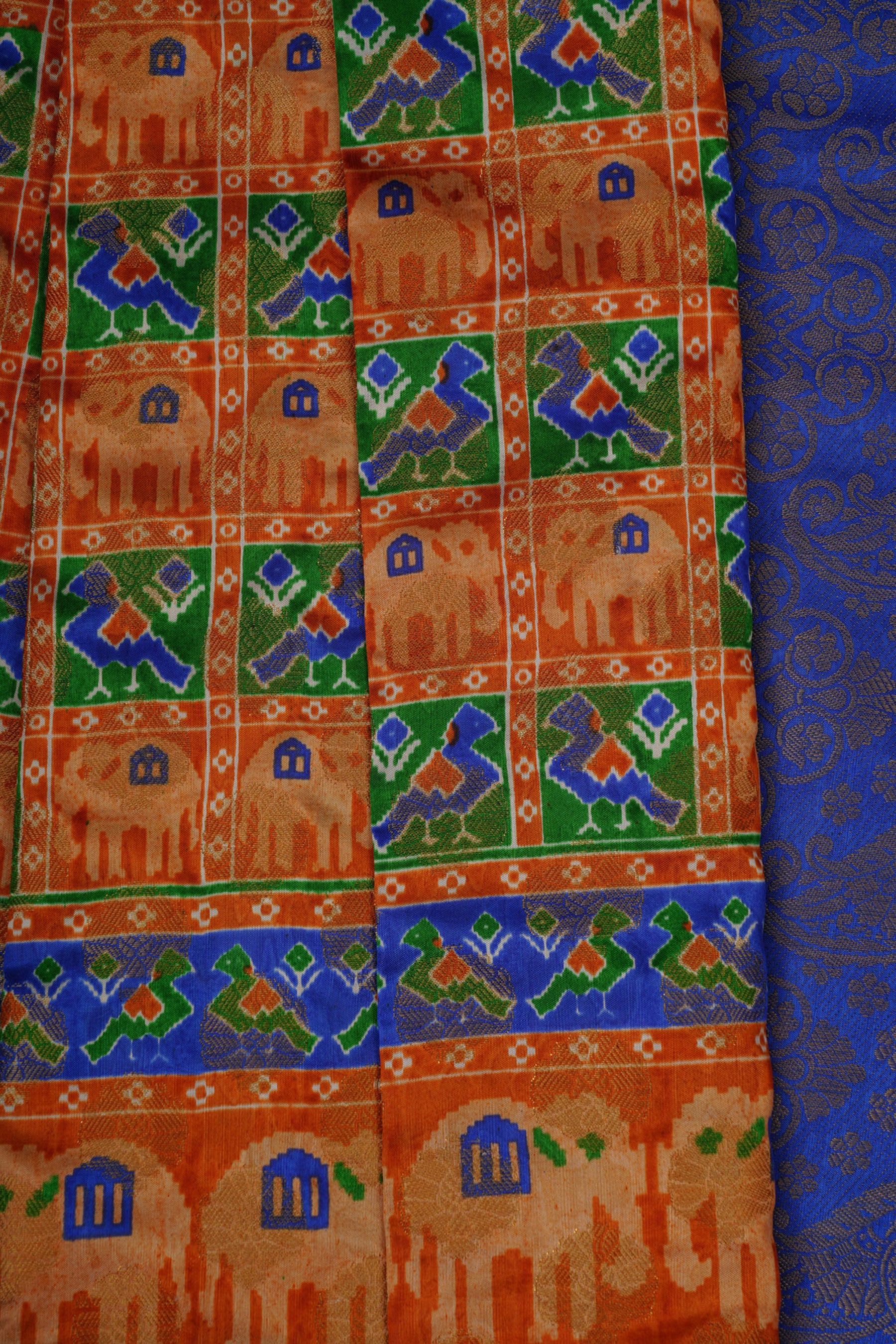 Exquisite Ikkat Silk Saree with Pochampally Ikkat Weaving