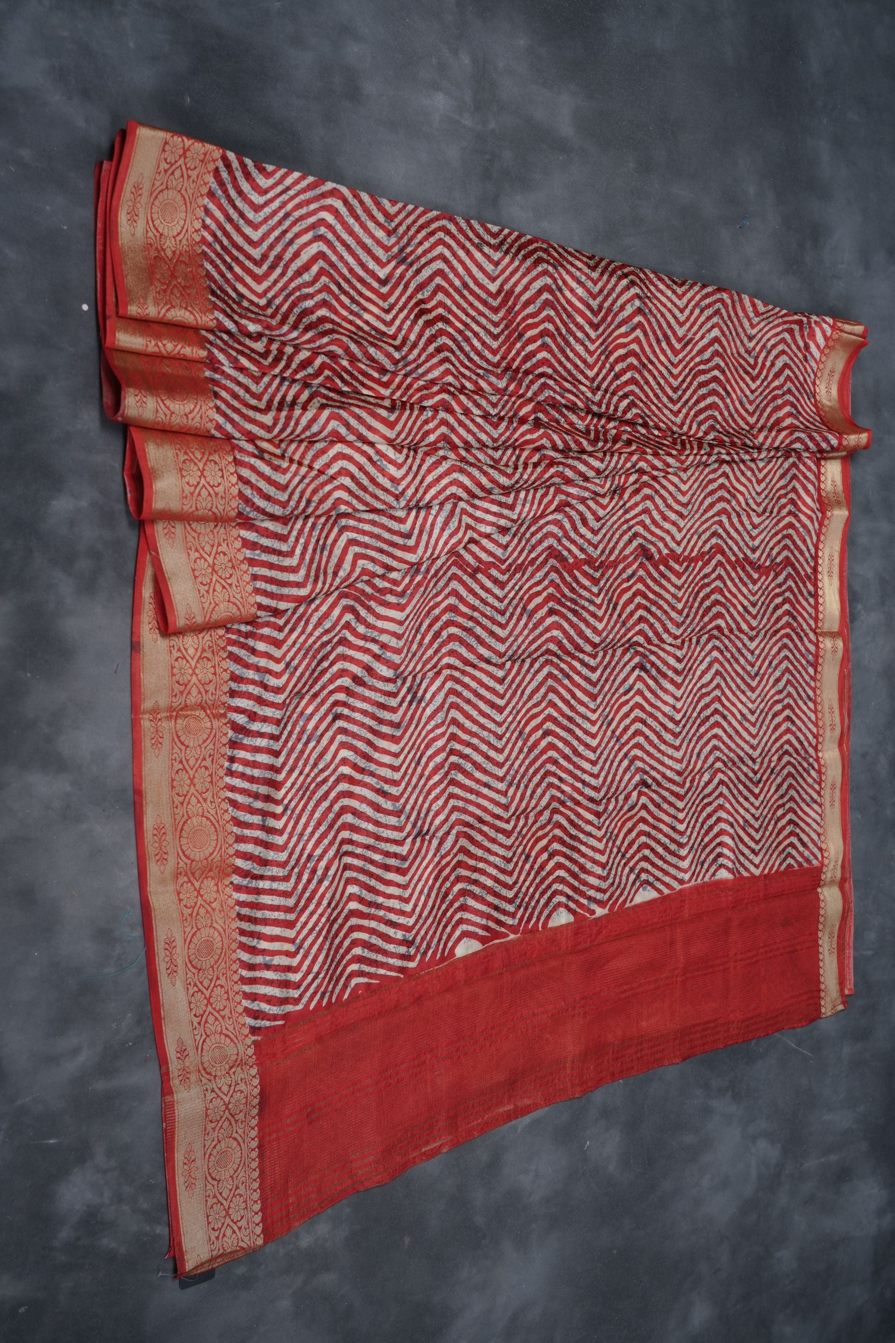 Exclusive bold colors on Munga silk saree with Woven kanchi zari border SAREE JCS Fashions