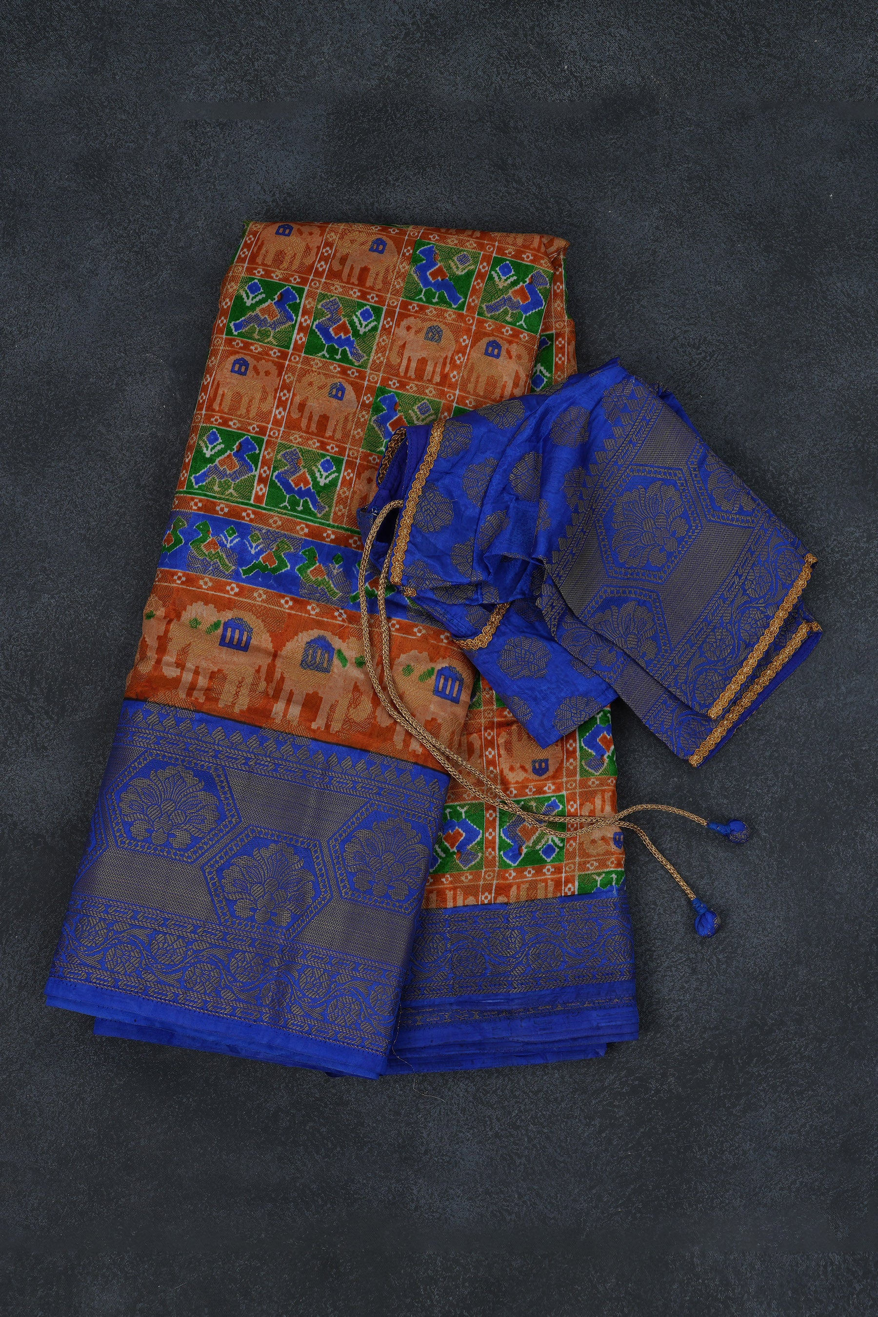 Exquisite Ikkat Silk Saree with Pochampally Ikkat Weaving