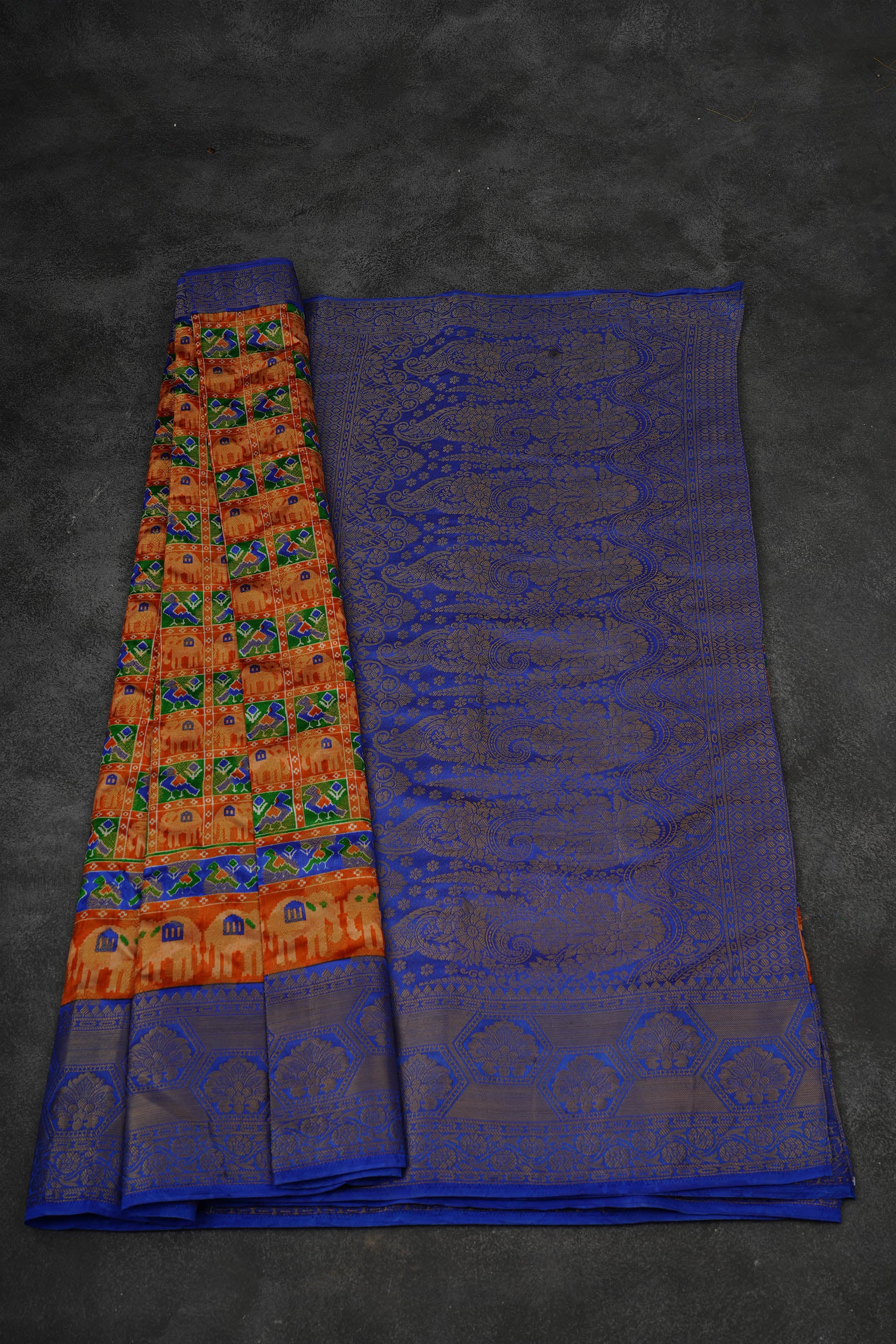 Exquisite Ikkat Silk Saree with Pochampally Ikkat Weaving