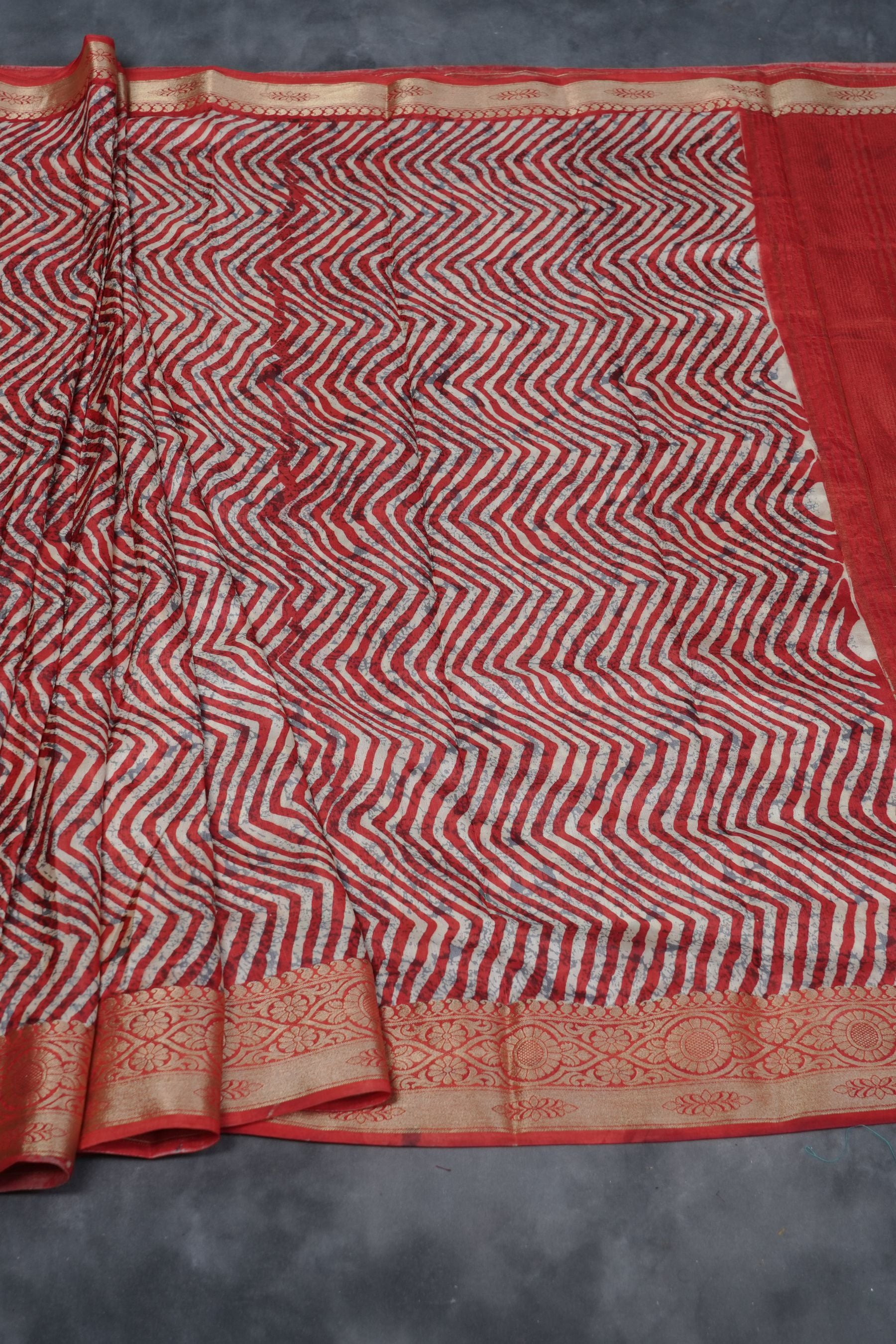 Exclusive bold colors on Munga silk saree with Woven kanchi zari border SAREE JCS Fashions