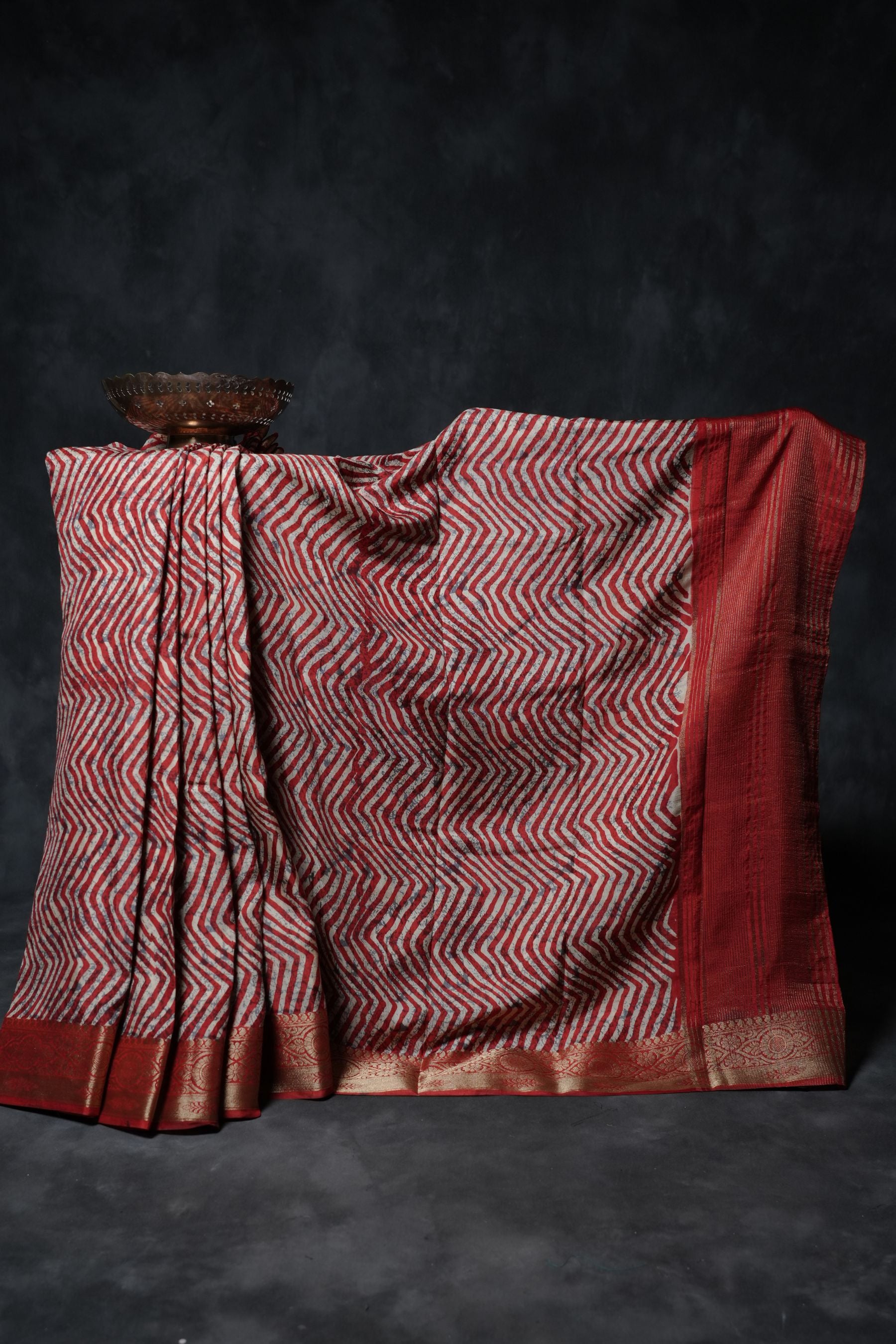 Exclusive bold colors on Munga silk saree with Woven kanchi zari border SAREE JCS Fashions