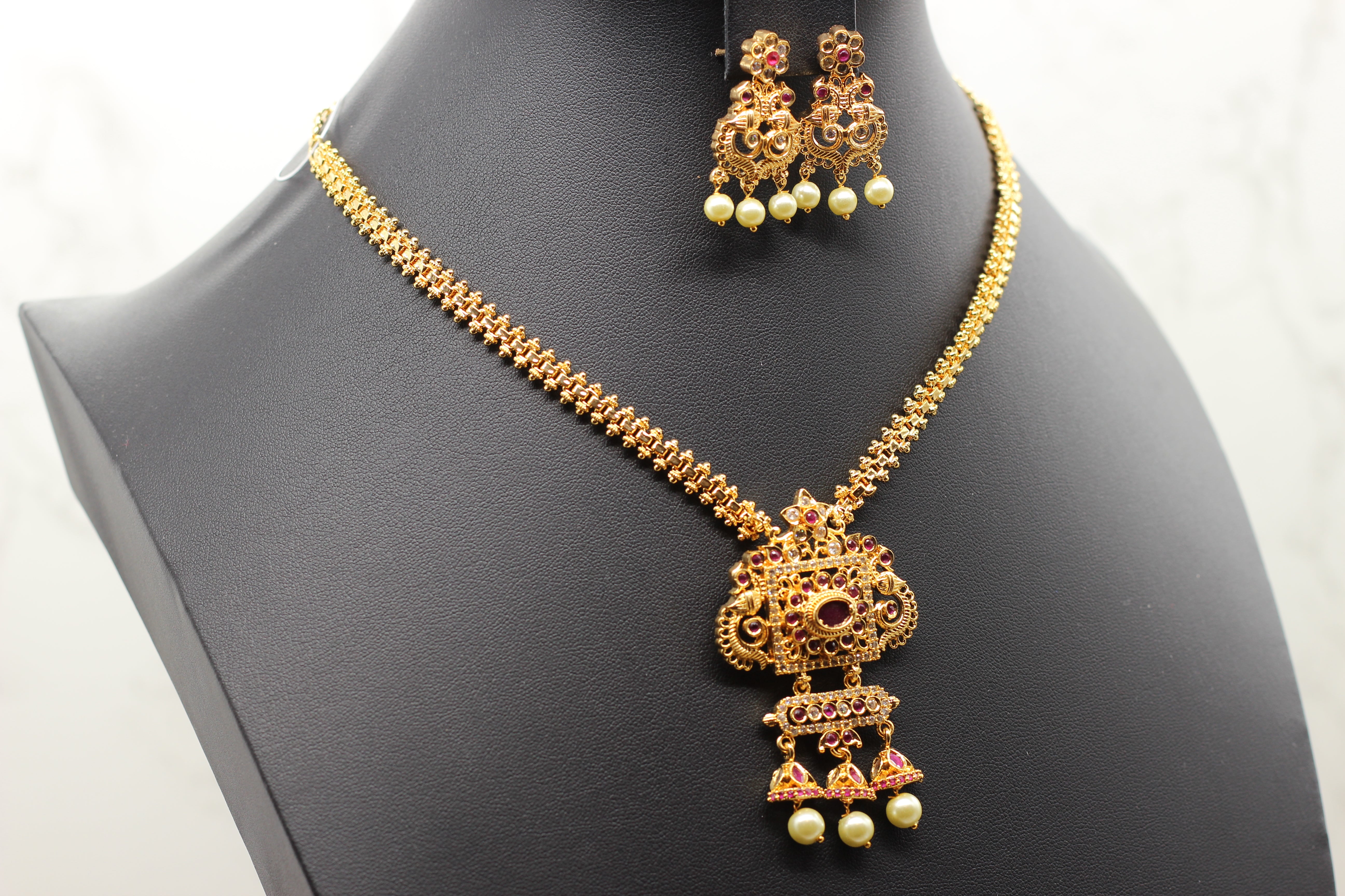 Chic Gold-Polish Chain & Earring Set with Stone and Bead Accents