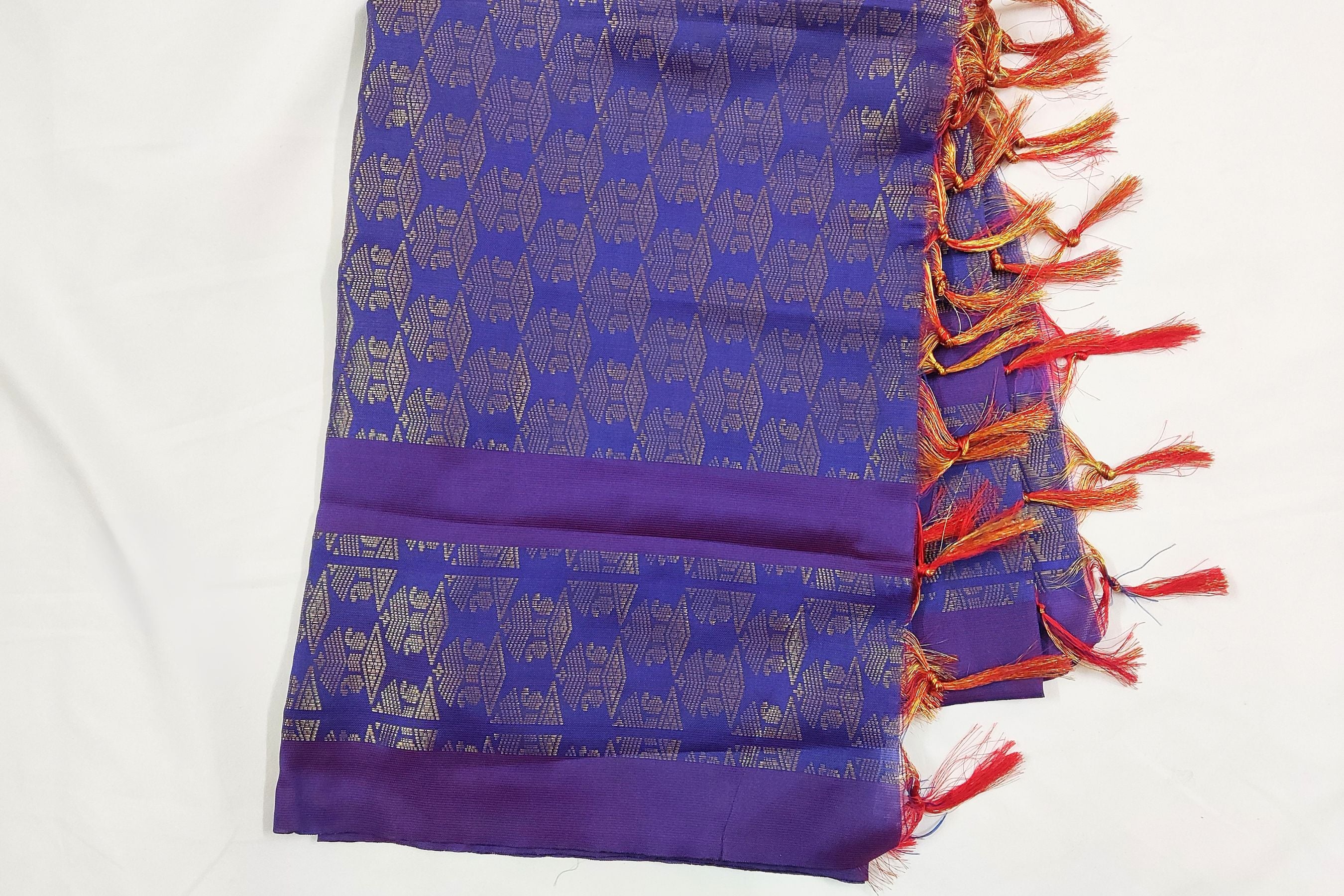 Elegant Ponnadai Shawl by JCSFashions - Blend of Tradition and Style Shawl JCS Fashions