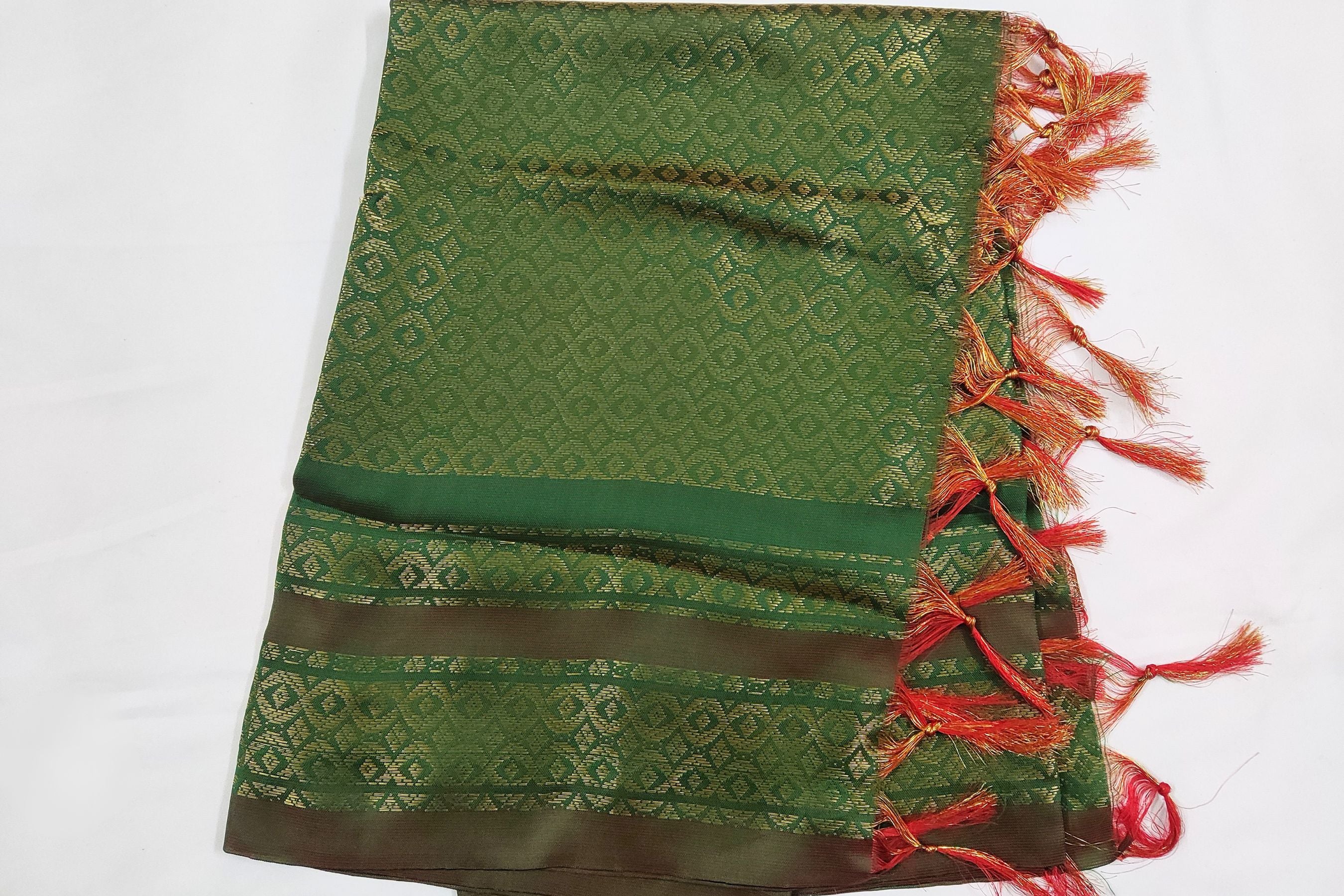 Elegant Ponnadai Shawl by JCSFashions - Blend of Tradition and Style Shawl JCS Fashions