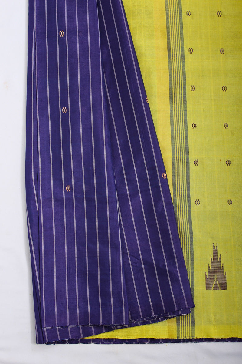 Elegant Handwoven Vaazhai Naar Saree with Zari Lines - Timeless Chic