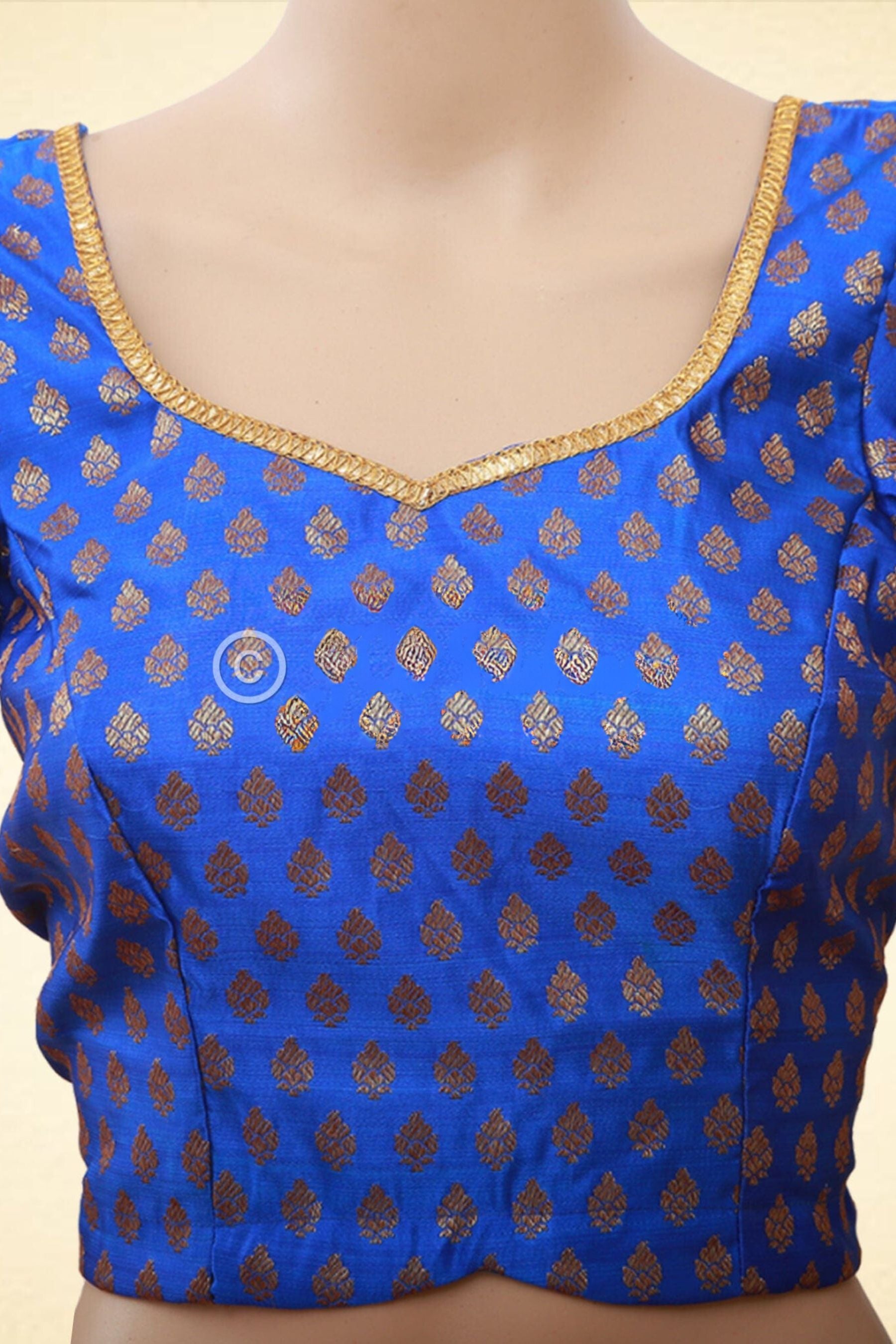 Traditional Banarasi Pattu Pavas Lehenga With Kanchi Border Blouse