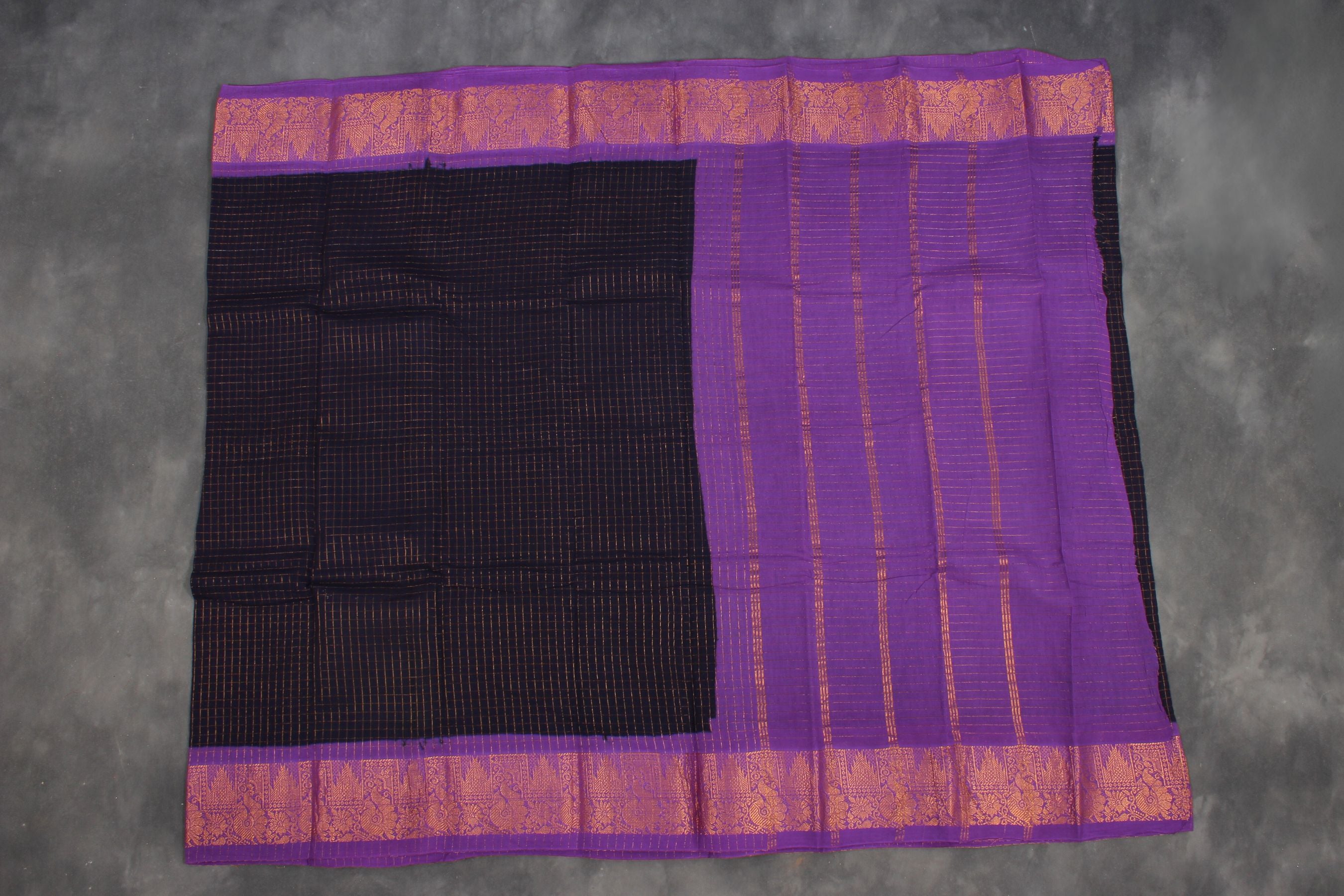 Madurai Sungudi Pure Cotton Saree with Zari Border – Traditional Elegance