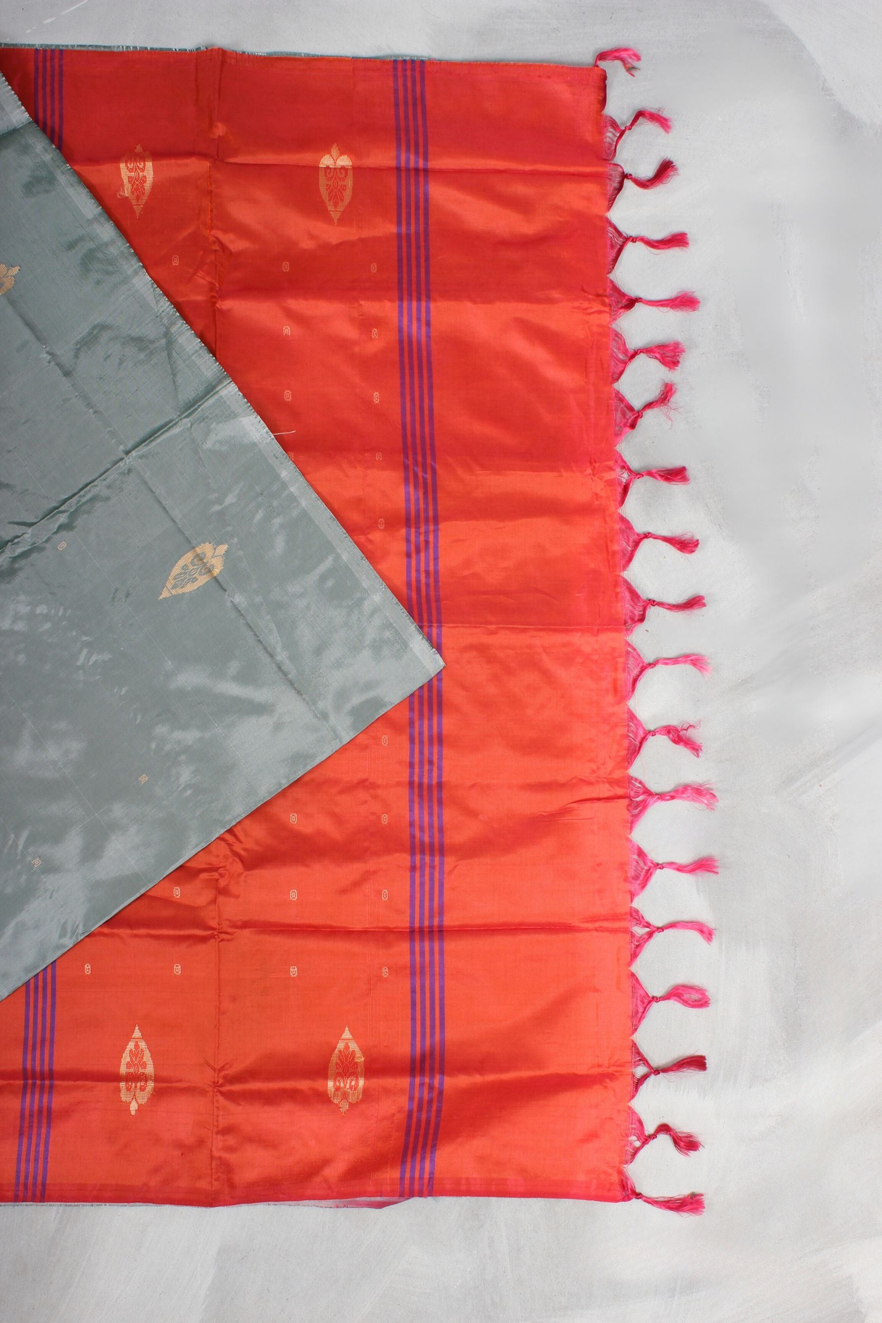 Eco-Chic Borderless Banana Pith Saree: Handwoven Sustainable Elegance Saree JCS Fashions