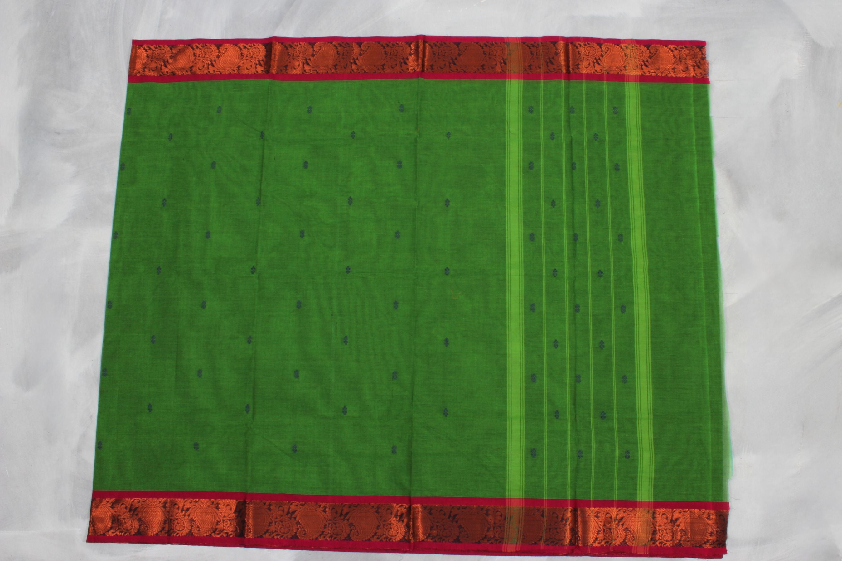 Classic 100% Cotton Saree with Elegant Line Pallu - Timeless Comfort