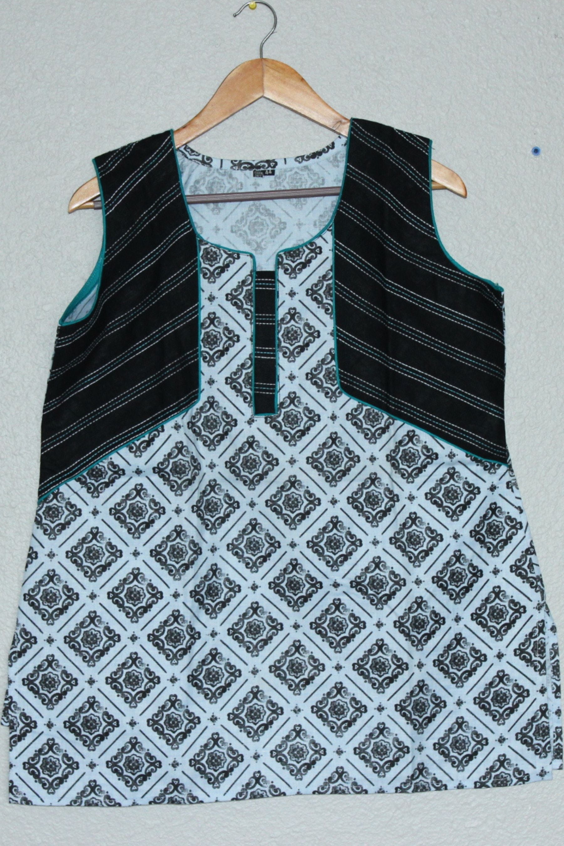 Short-Length Cotton Kurti with Attached Sleeves - 28" - JCSFashions KURTI JCS Fashions White & Black XX-Large (44)