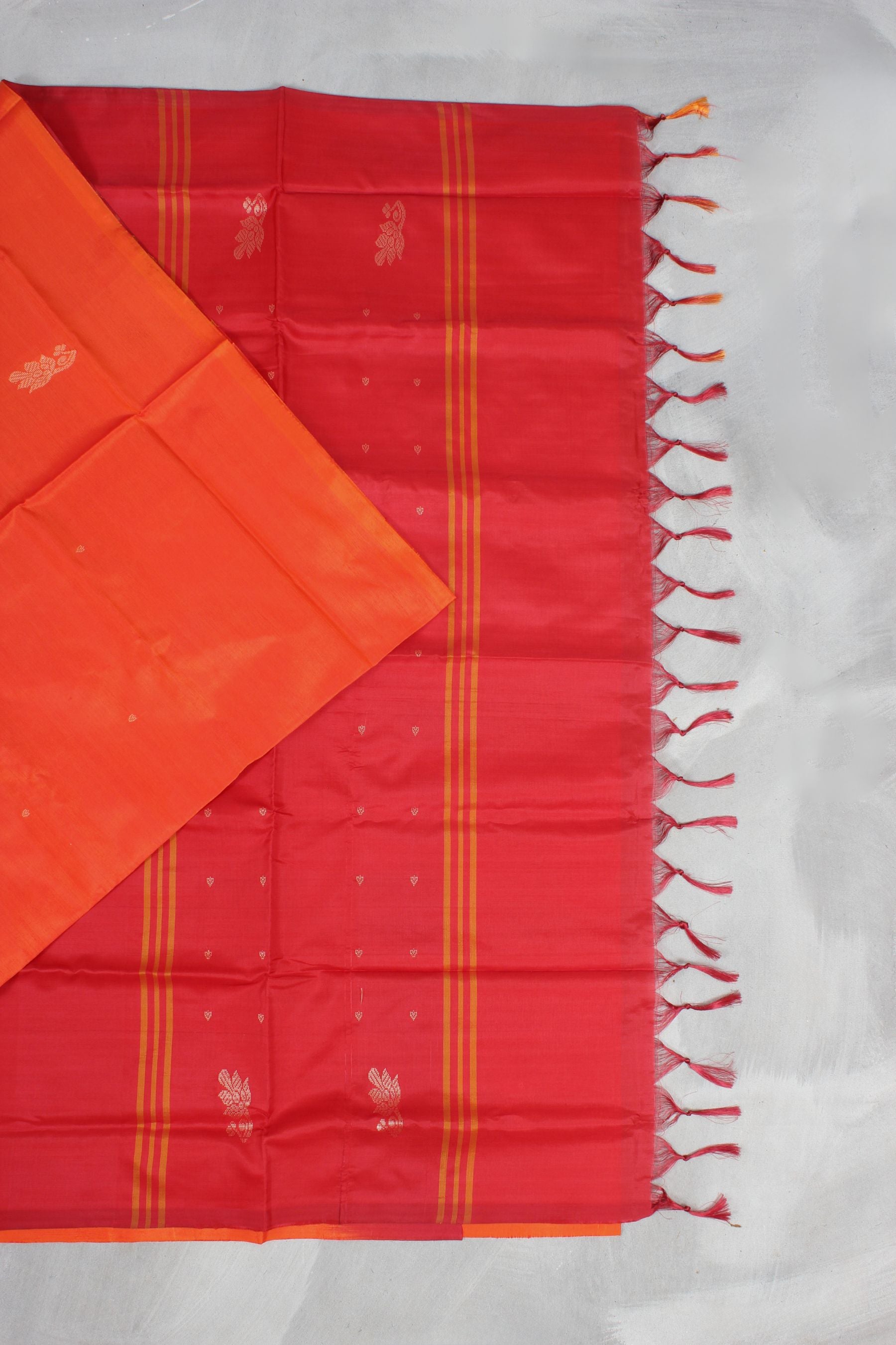 Borderless Banana Pith Saree: Traditional Elegance meets Grace