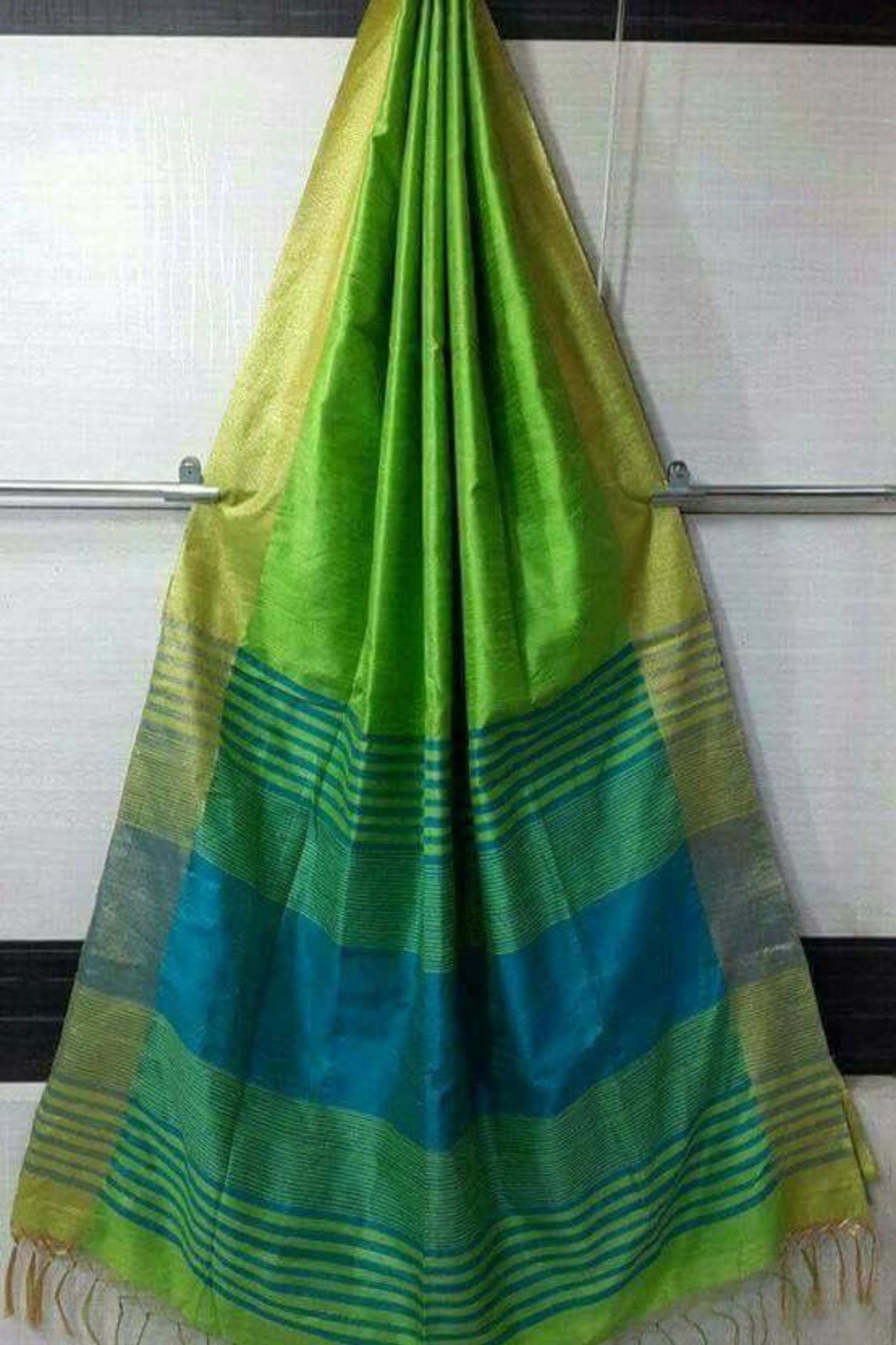 Raw Silk Saree With Contrast Pallu