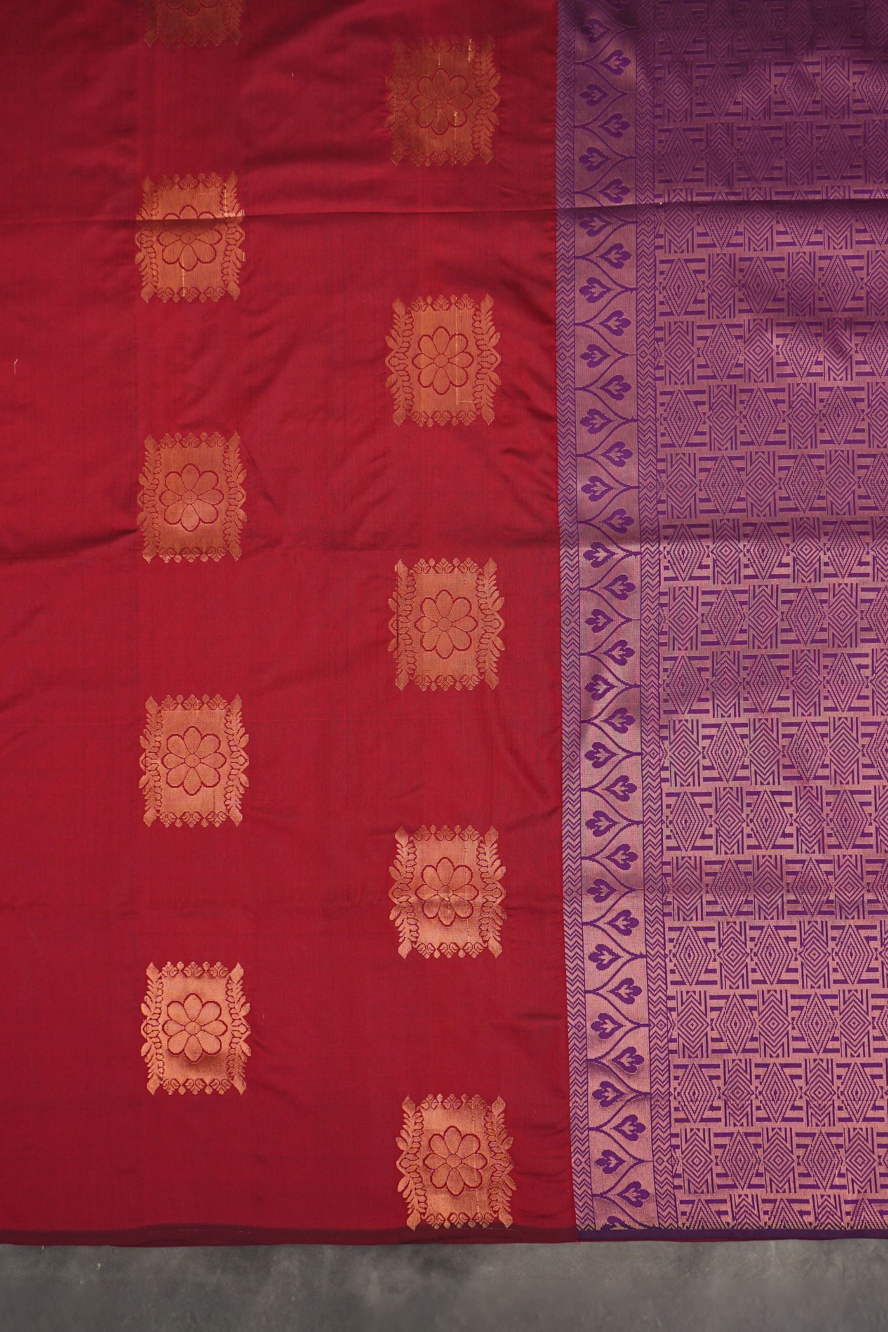 Elegant Kanchipuram Blended Silk Saree: Handwoven Traditional Chic