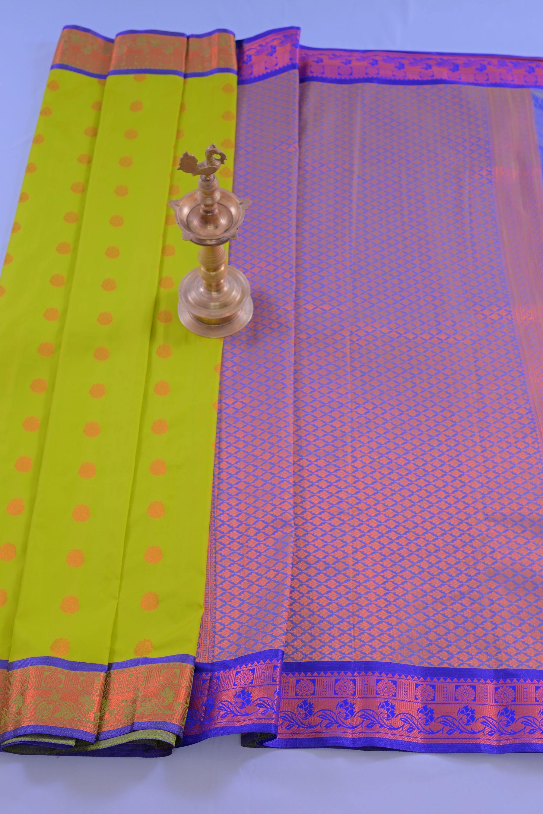 Elegant Dual-Border Saree with Grand Pallu and Copper Zari Accents